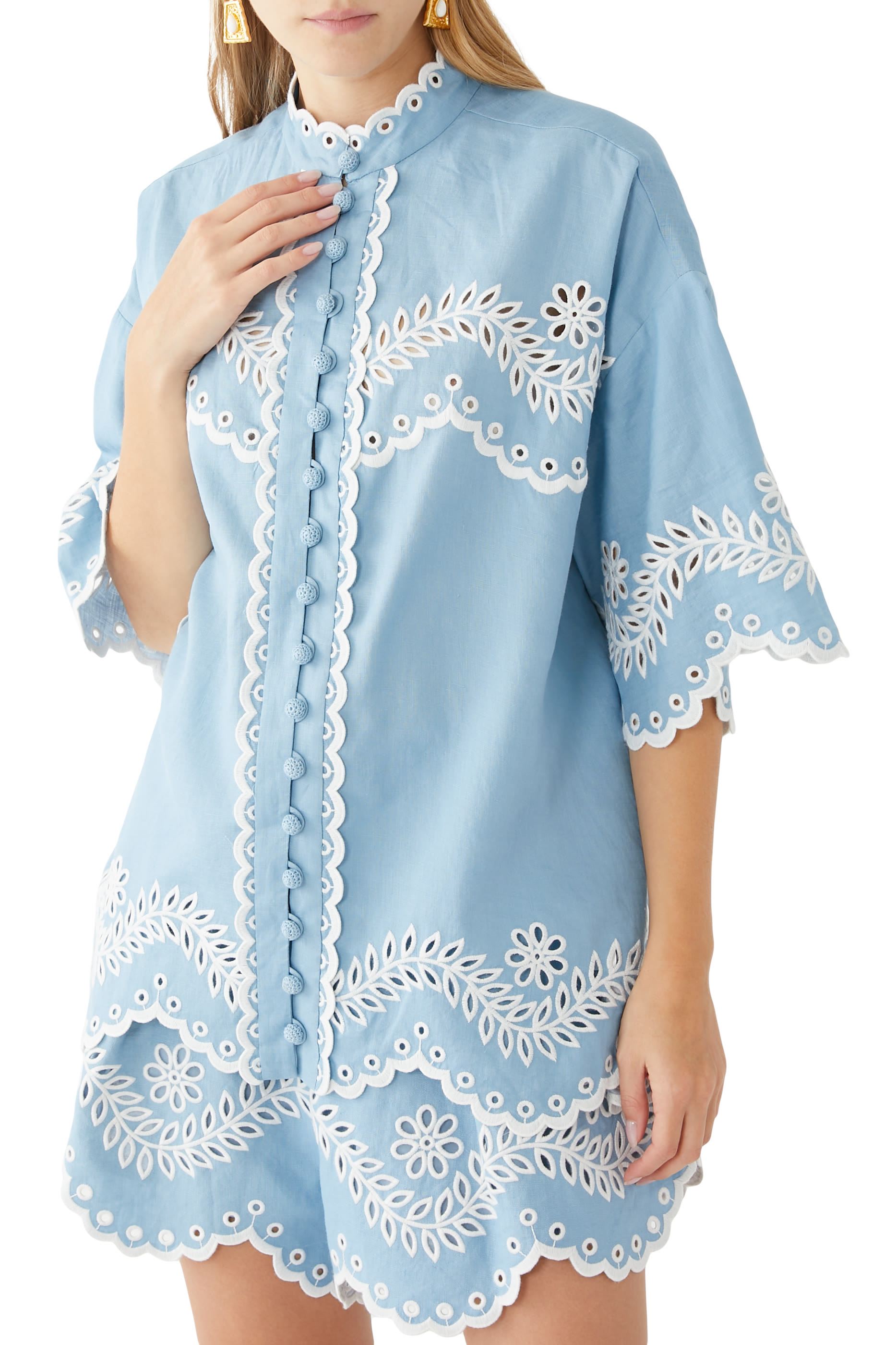 قميص جوني بتطريزات