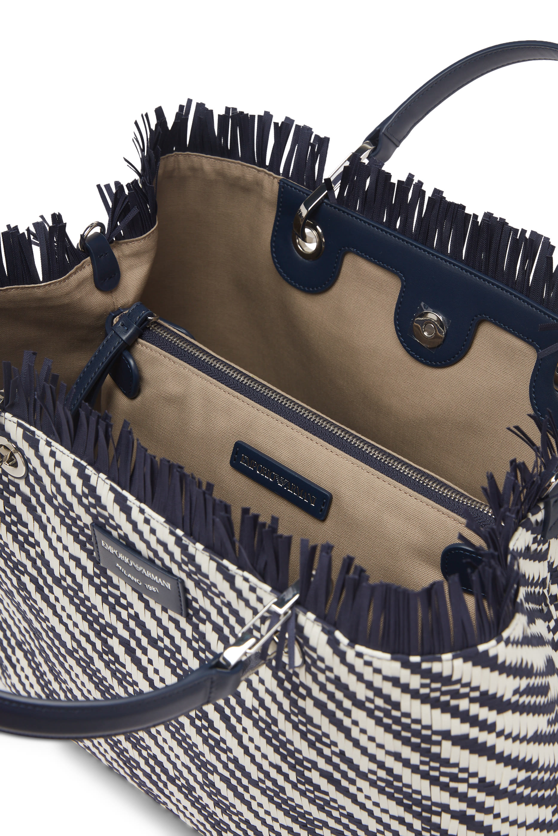 حقيبة يد بشعار الماركة بنسيج متشابك