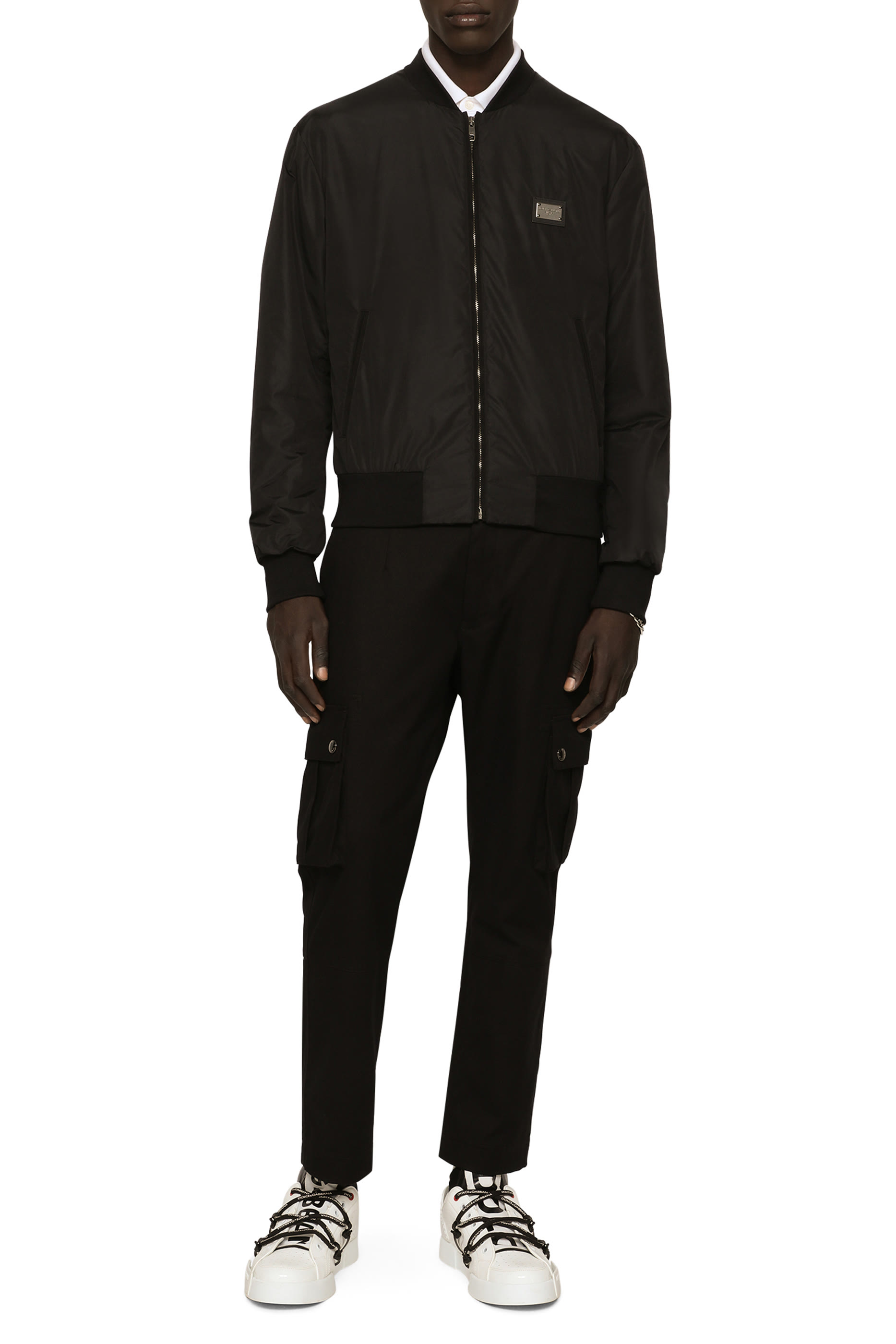 جاكيت نايلون بشعار الماركة