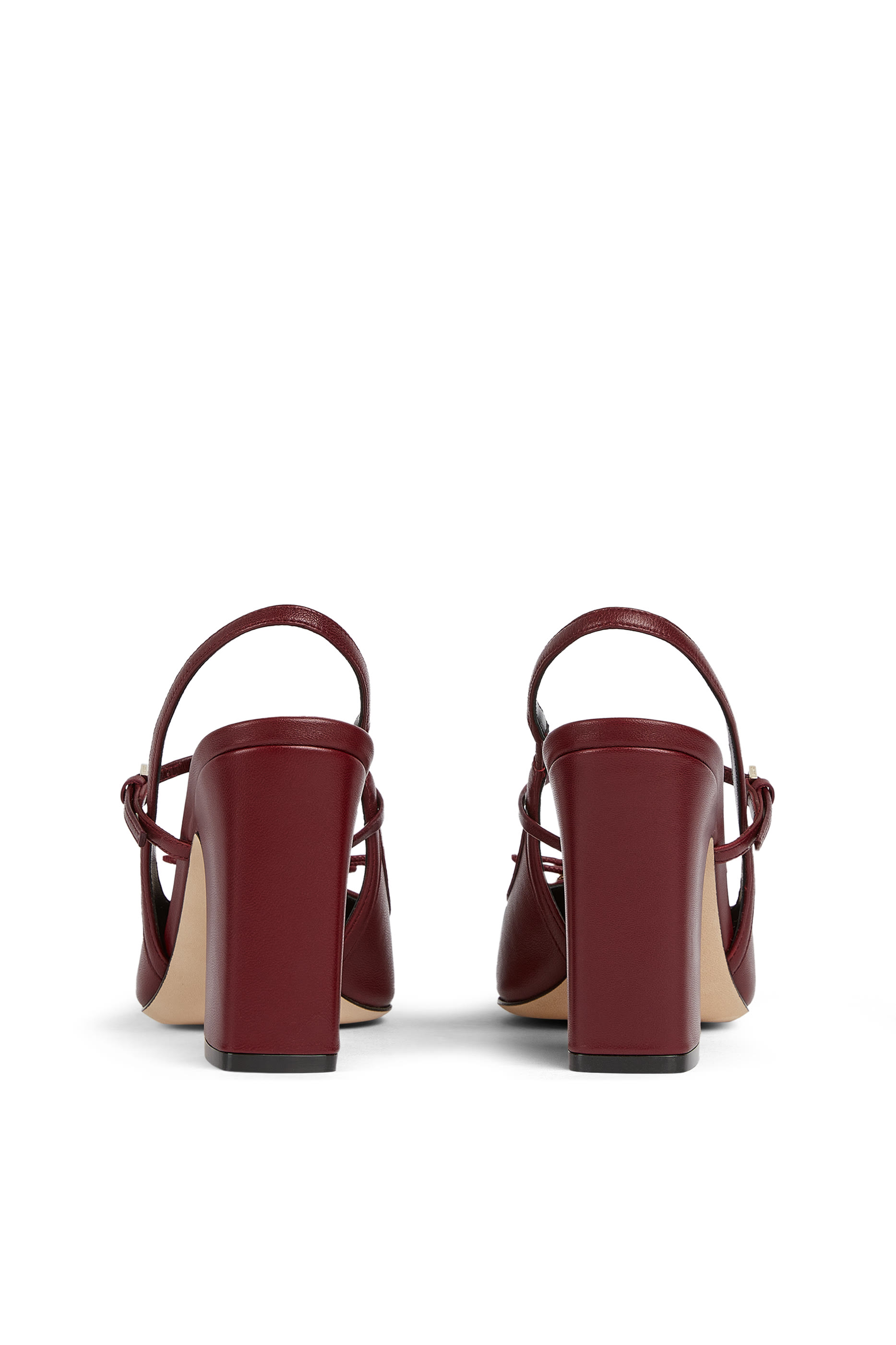 حذاء كلاسيكي 95 بسير خلفي وحلية لجام الحصان