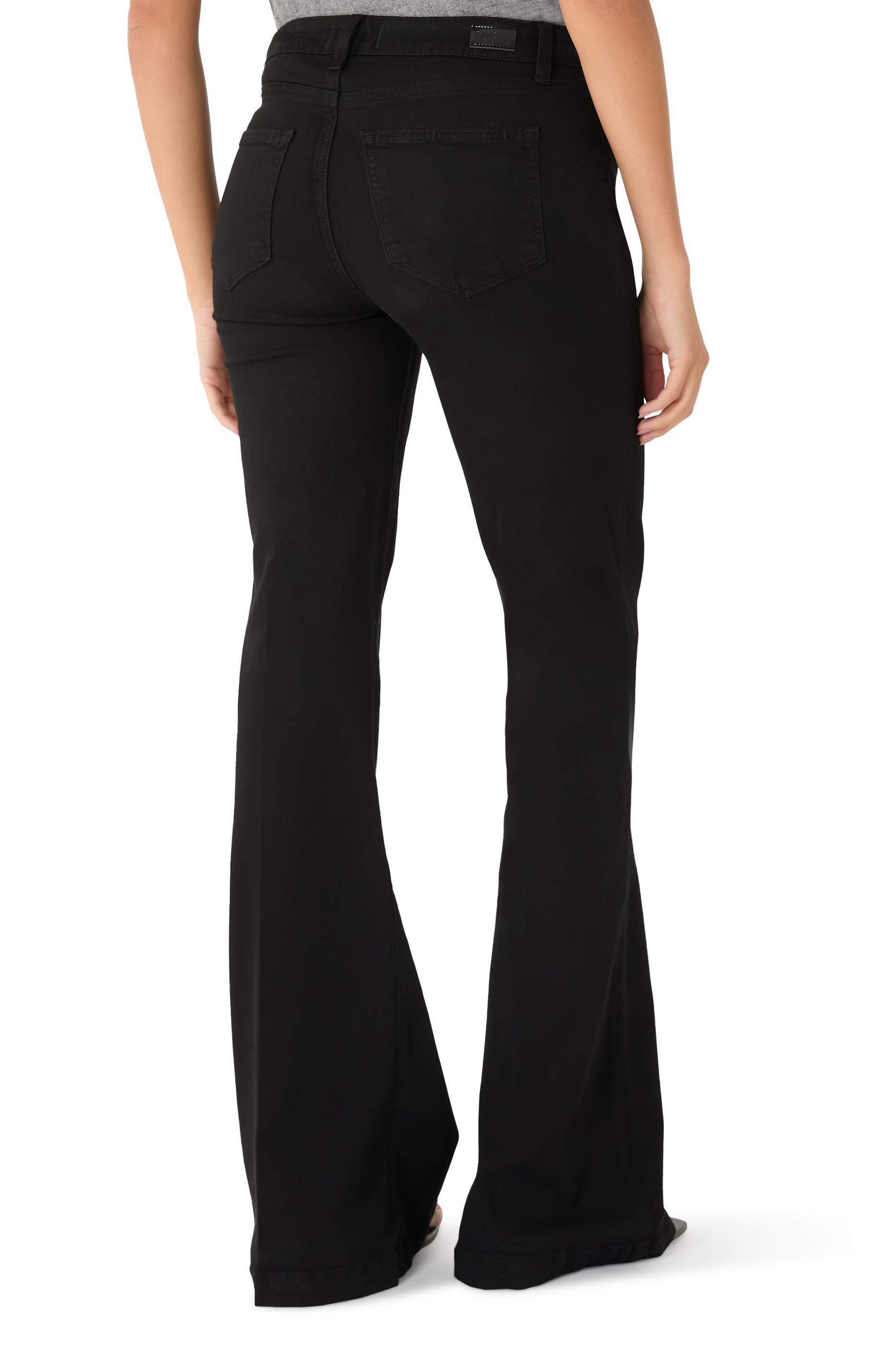 بنطال جينز جينيفيف بقصة واسعة