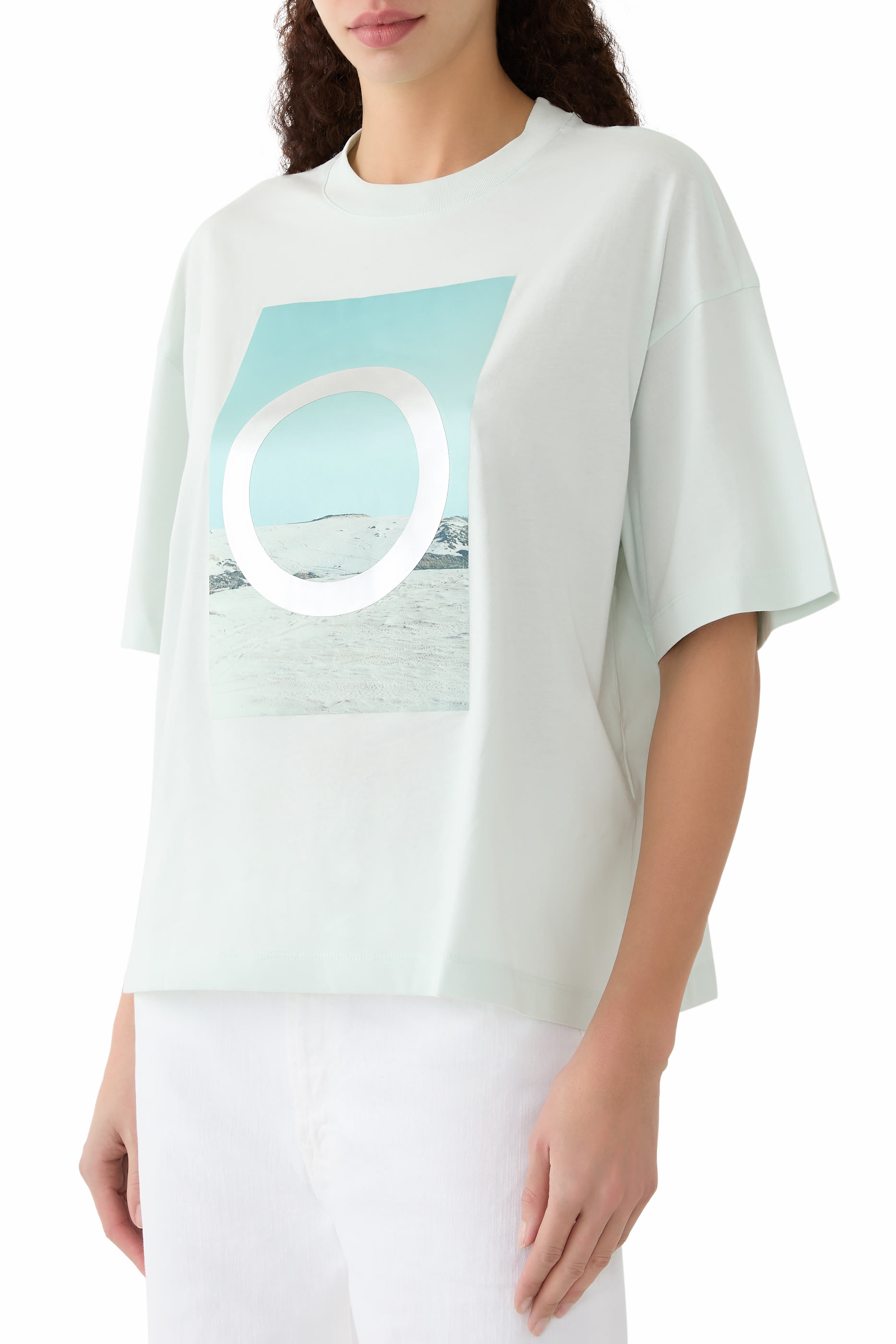 تيشيرت  بطبعة شعار الماركة لامع