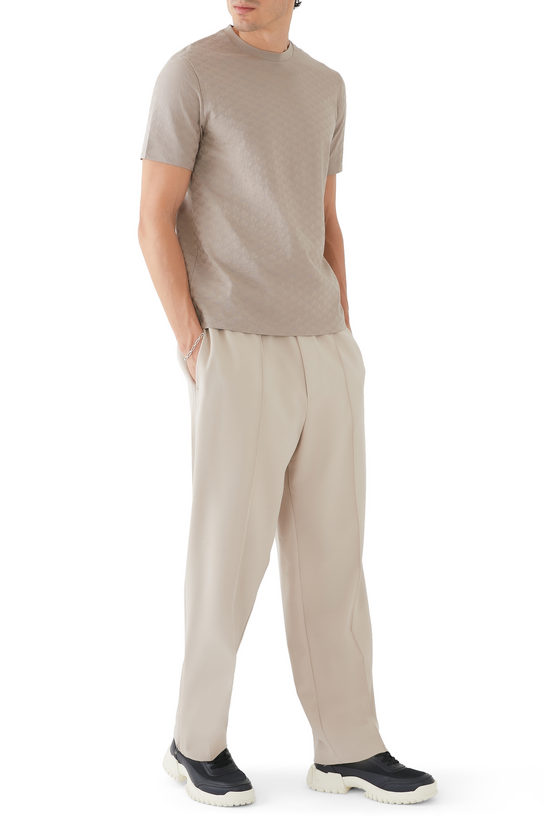 تيشيرت مزين كليا بشعار الماركة جاكار