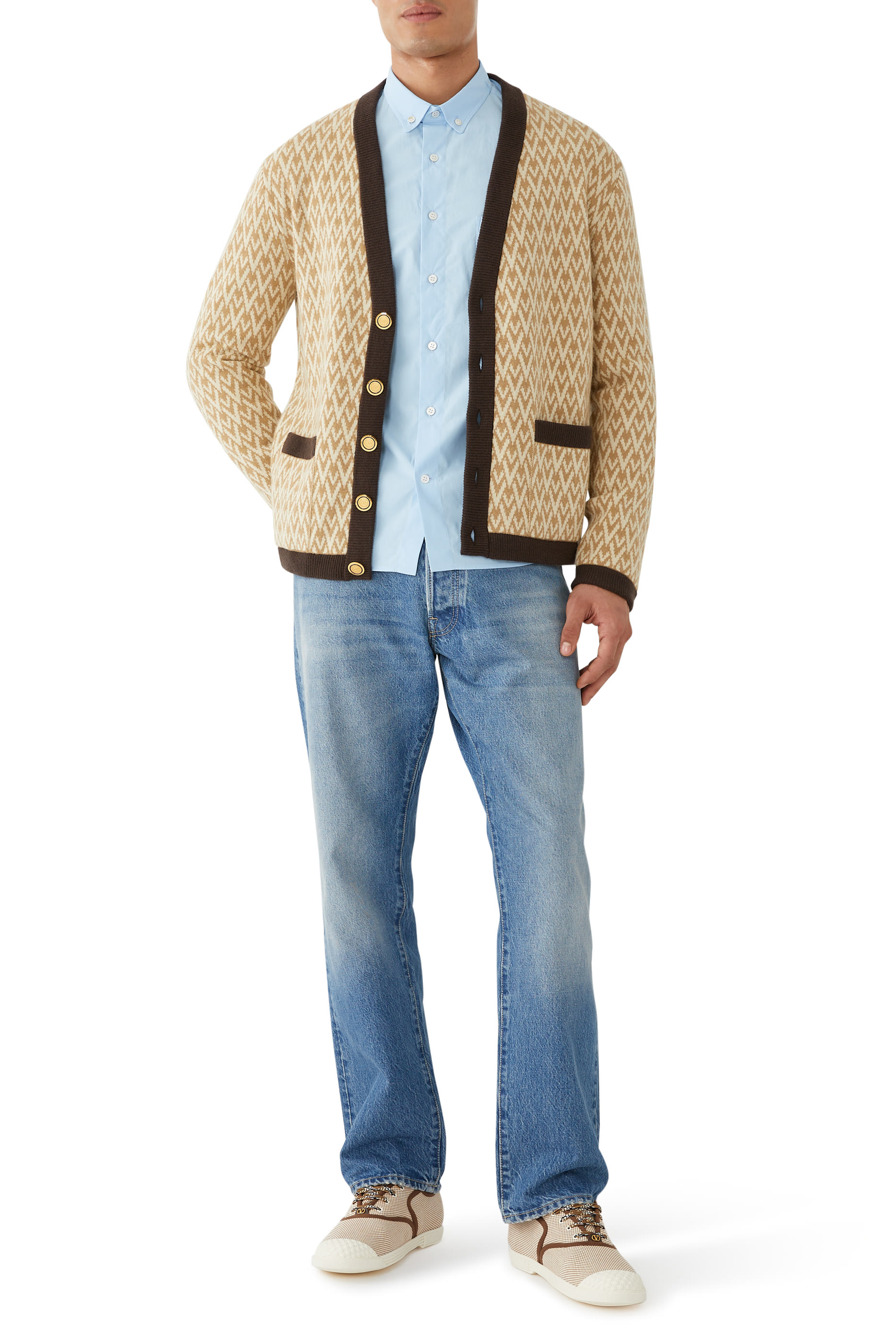 قميص بأكمام طويلة