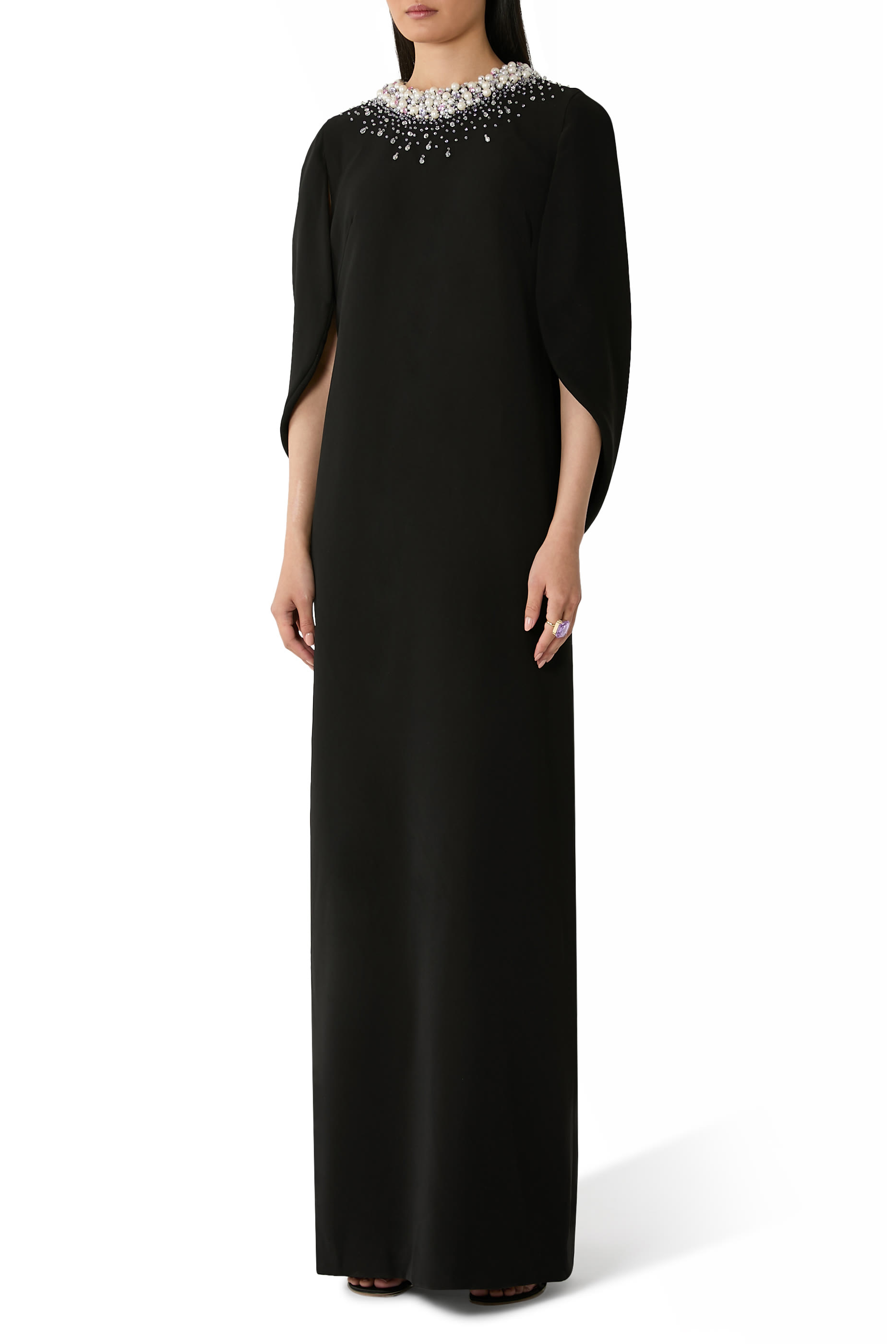  فستان سهرة بأكمام طويلة مزين بخرز