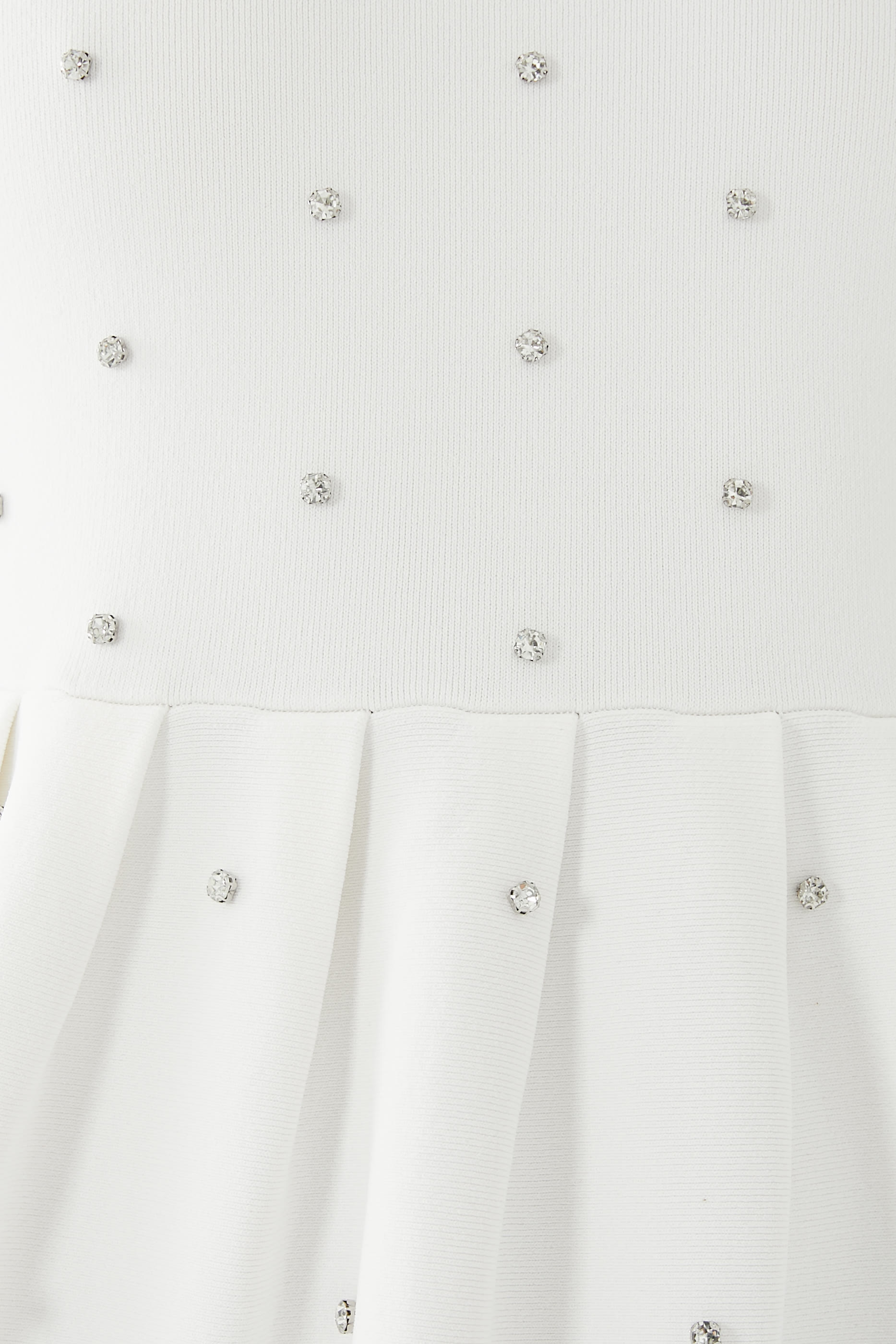 فستان سهرة منسوج ومرصع بأحجار براقة