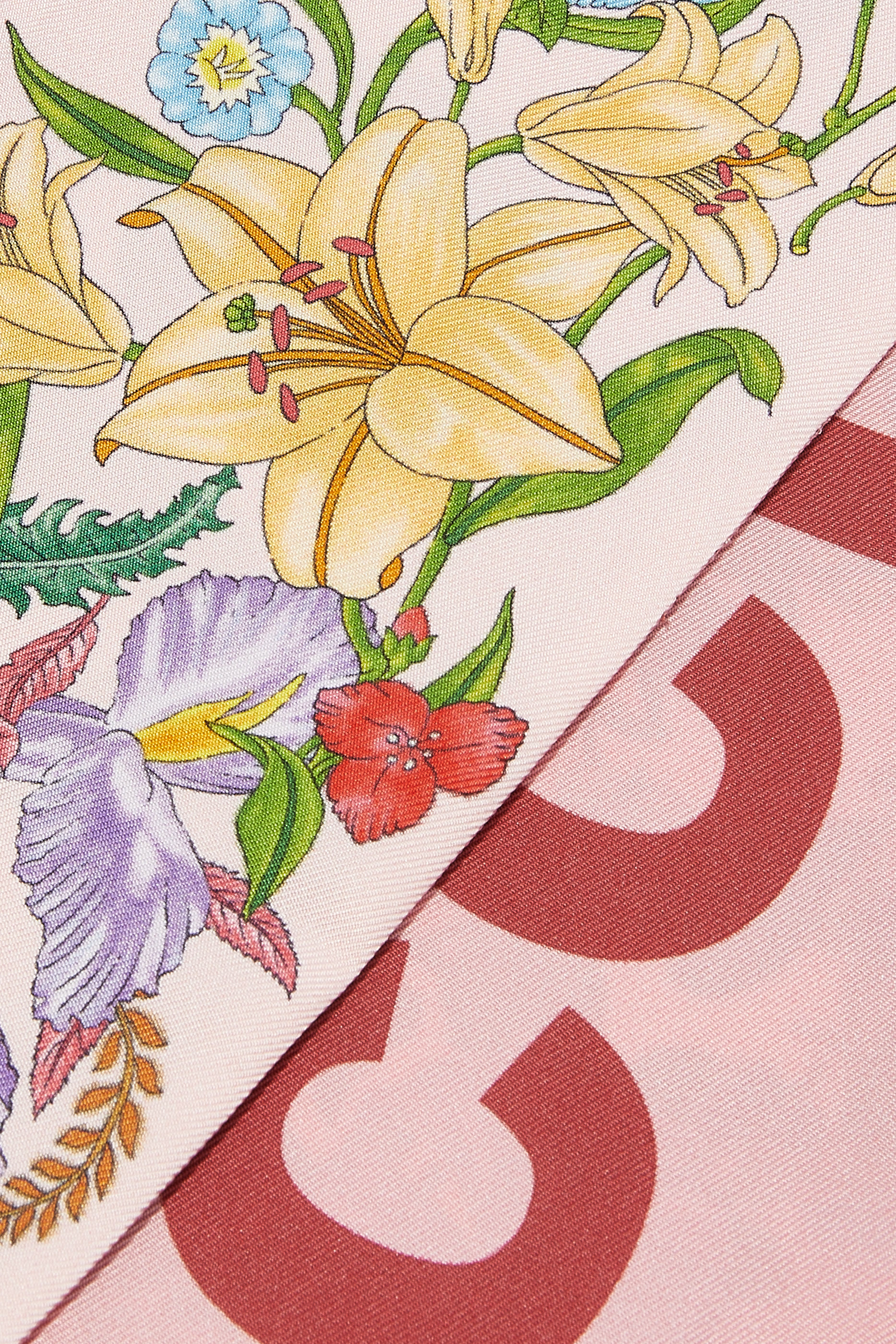 وشاح يُعقد حول الرقبة بطبعة زهور