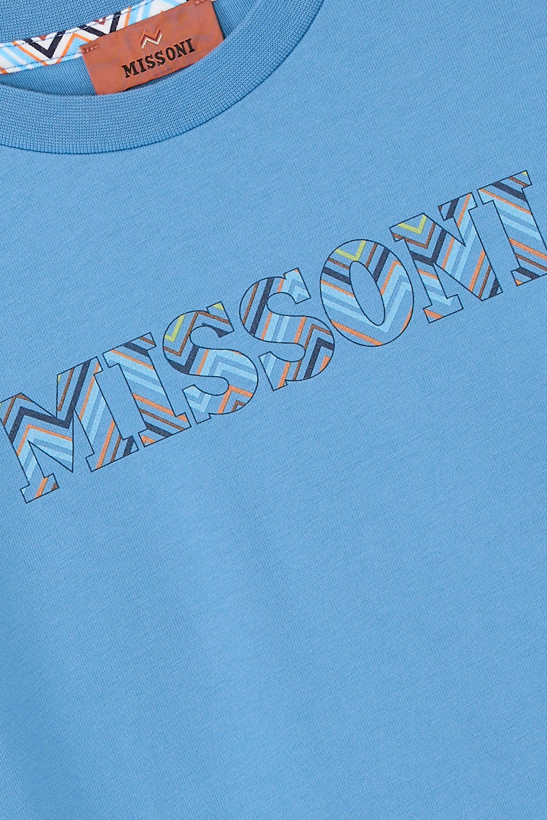 تيشيرت بطبعة شعار الماركة للأطفال