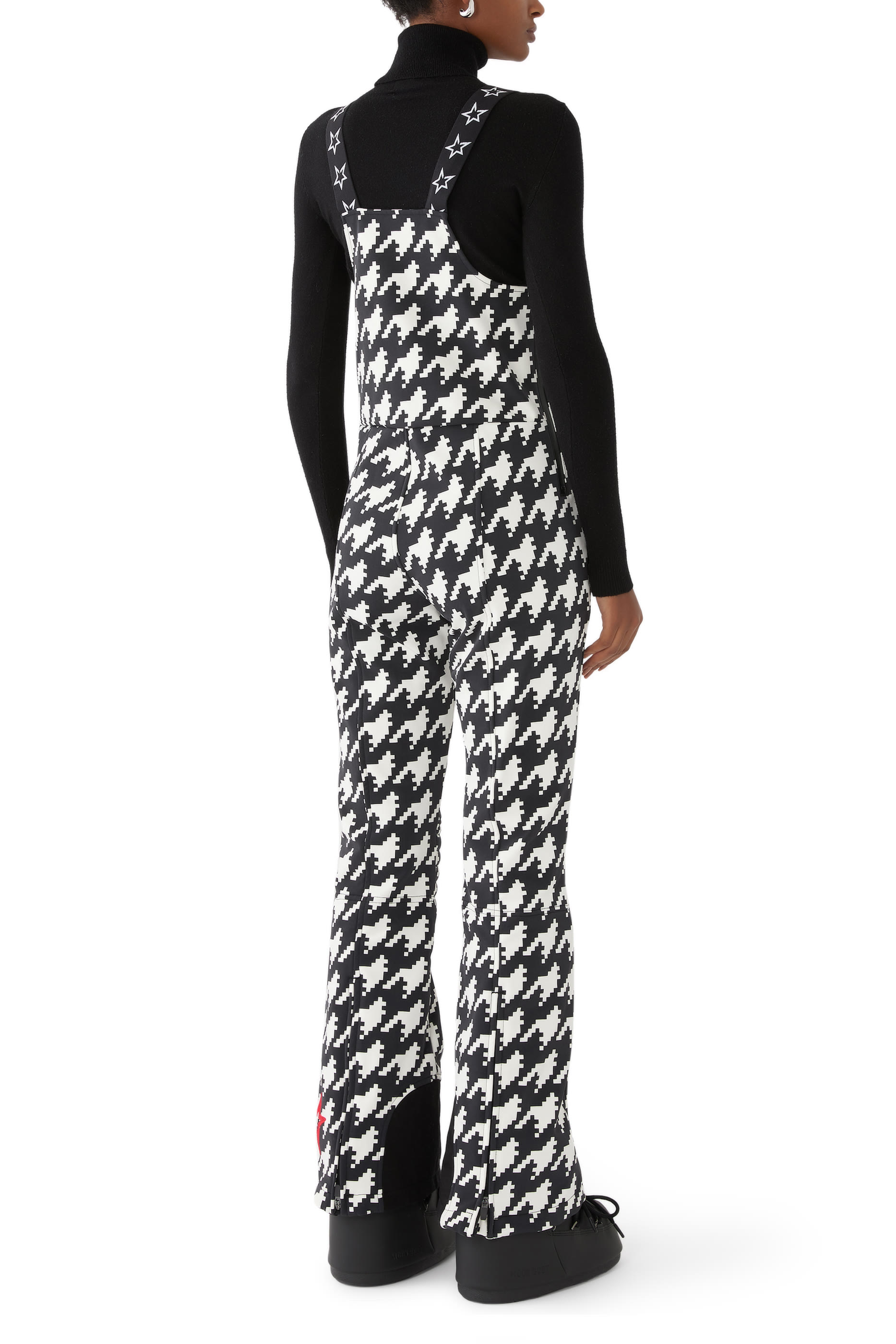 بدلة تزلج بمريلة ونقشة هاوندزتوث