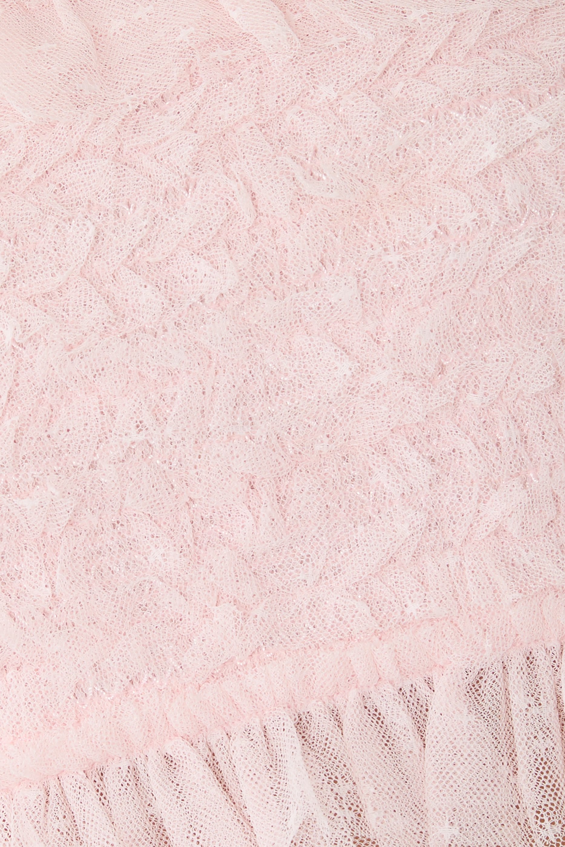 بلوزة هاتي بأكتاف مكشوفة وكشكش