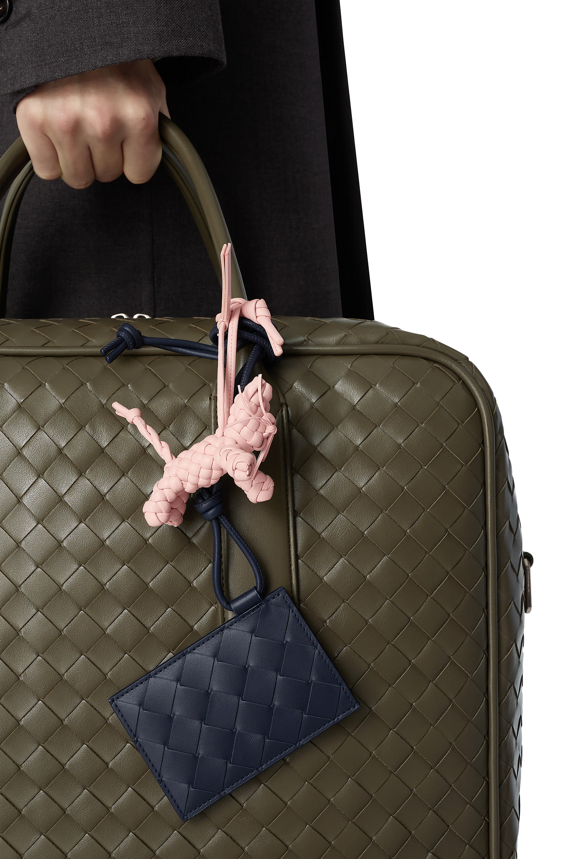 حافظة بطاقة هوية بتصميم مجدول