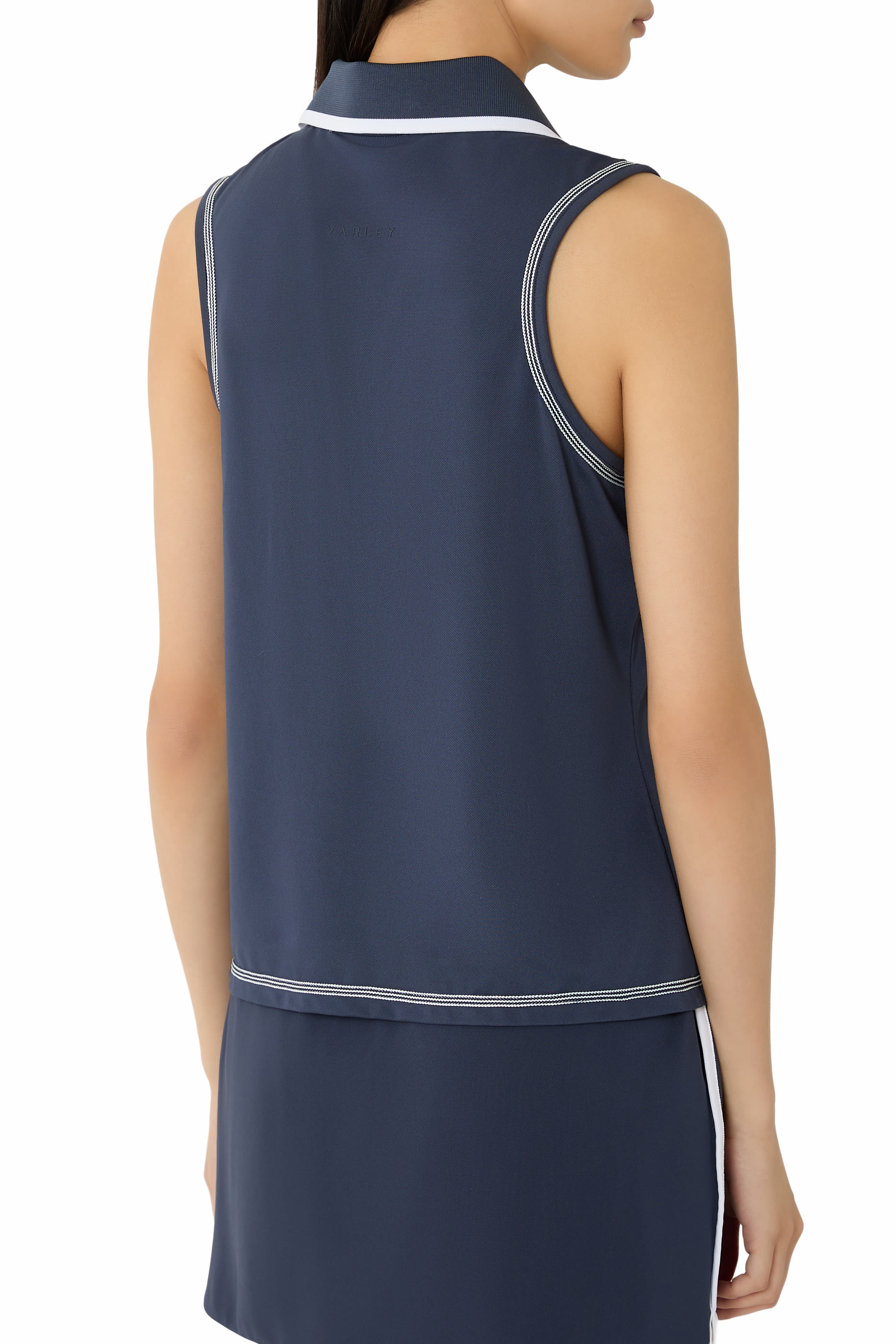 بلوزة كامي برفورمنس بلا أكمام