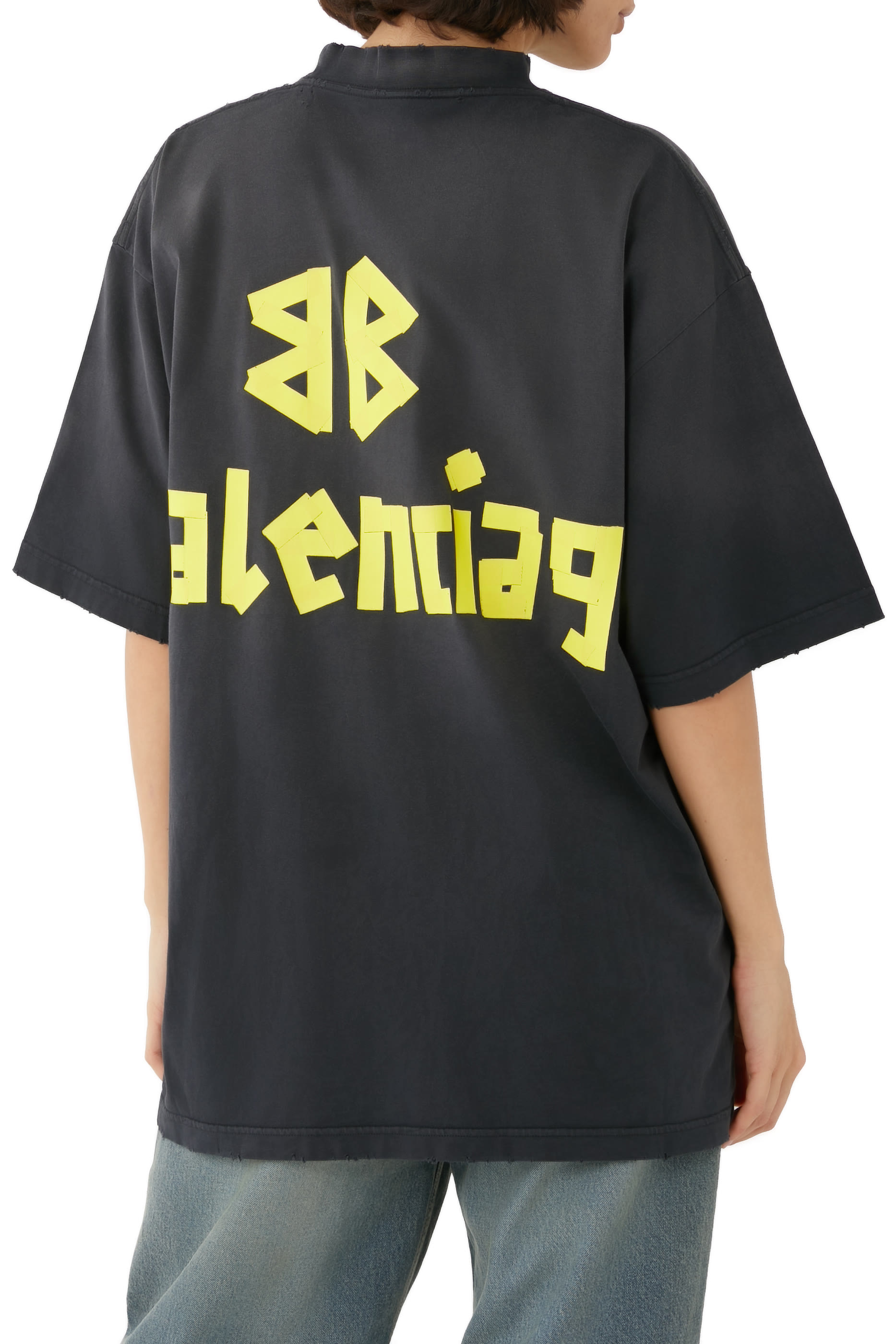 تيشيرت بشعار الماركة للجنسين