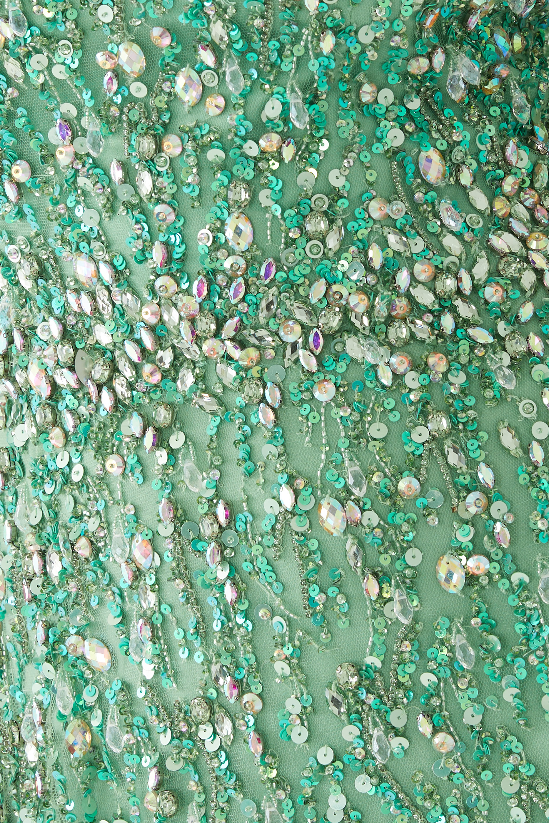 فستان سهرة مارانو بأكمام بطول ثلاث أرباع وتطريزات