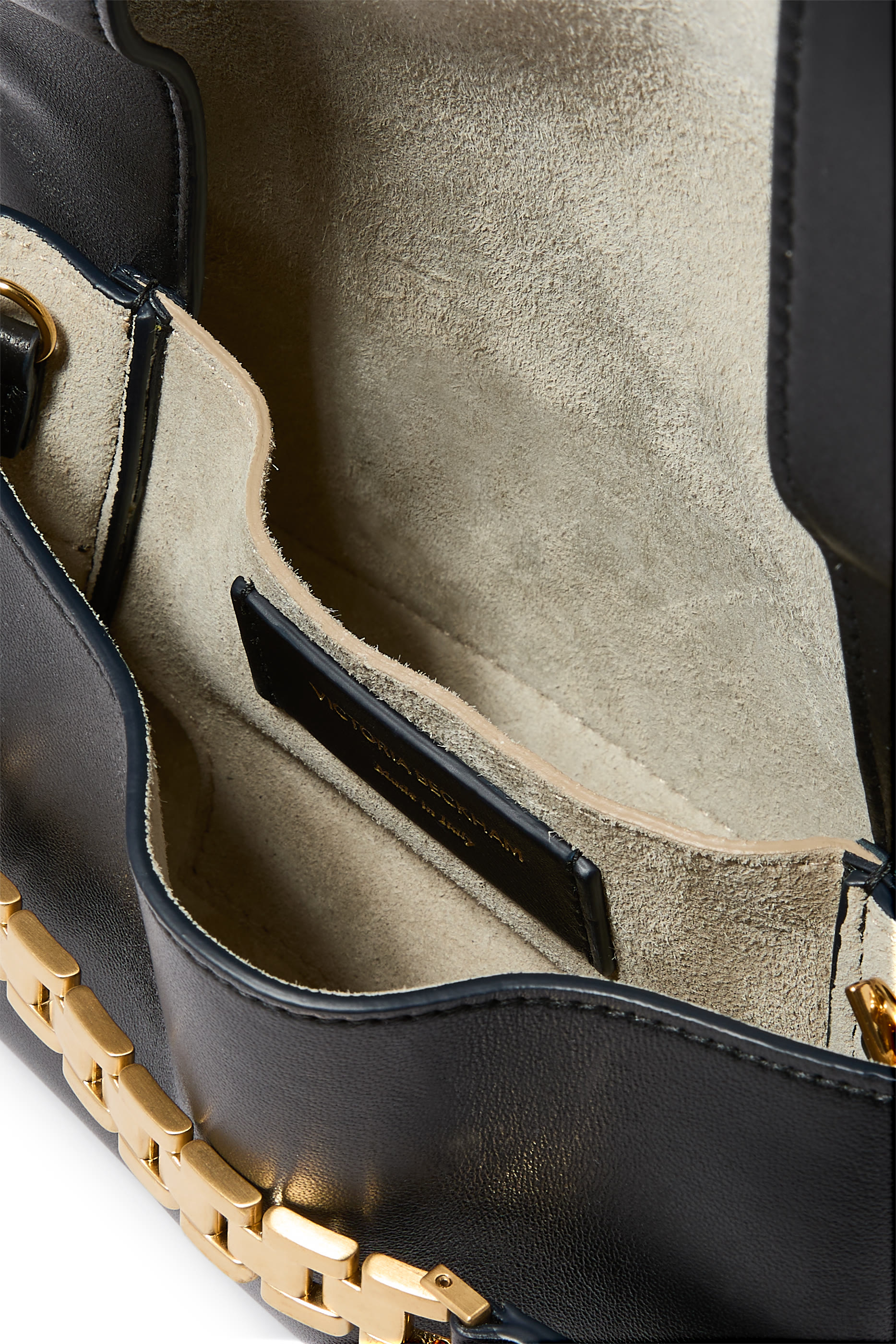 حقيبة صغيرة بسلسلة وحمالة