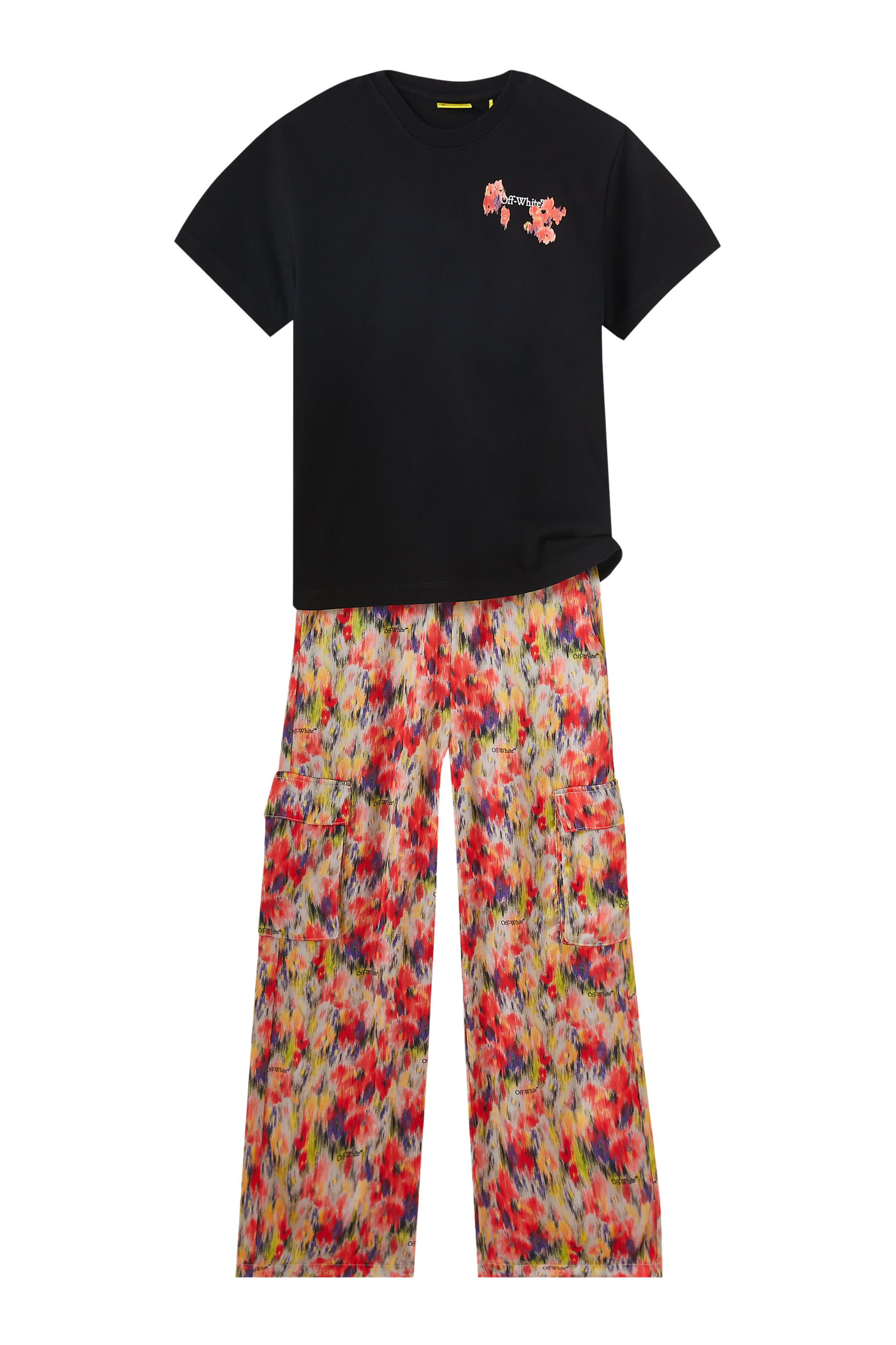 تيشيرت بطبعة أسهم وشعار الماركة بتصميم زهور