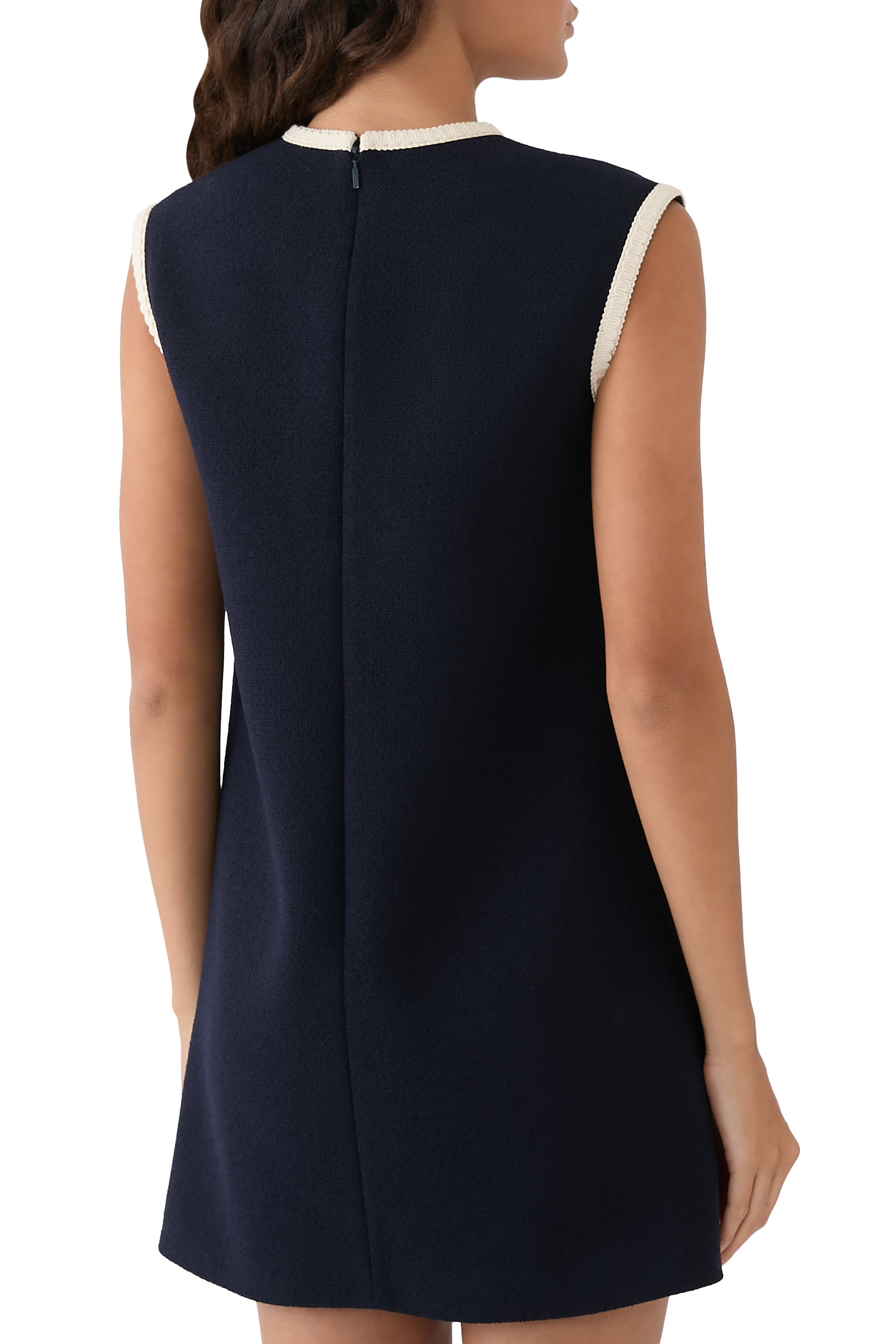 فستان ريترو تويد قصير مزين بشعار الماركة بتصميم متداخل