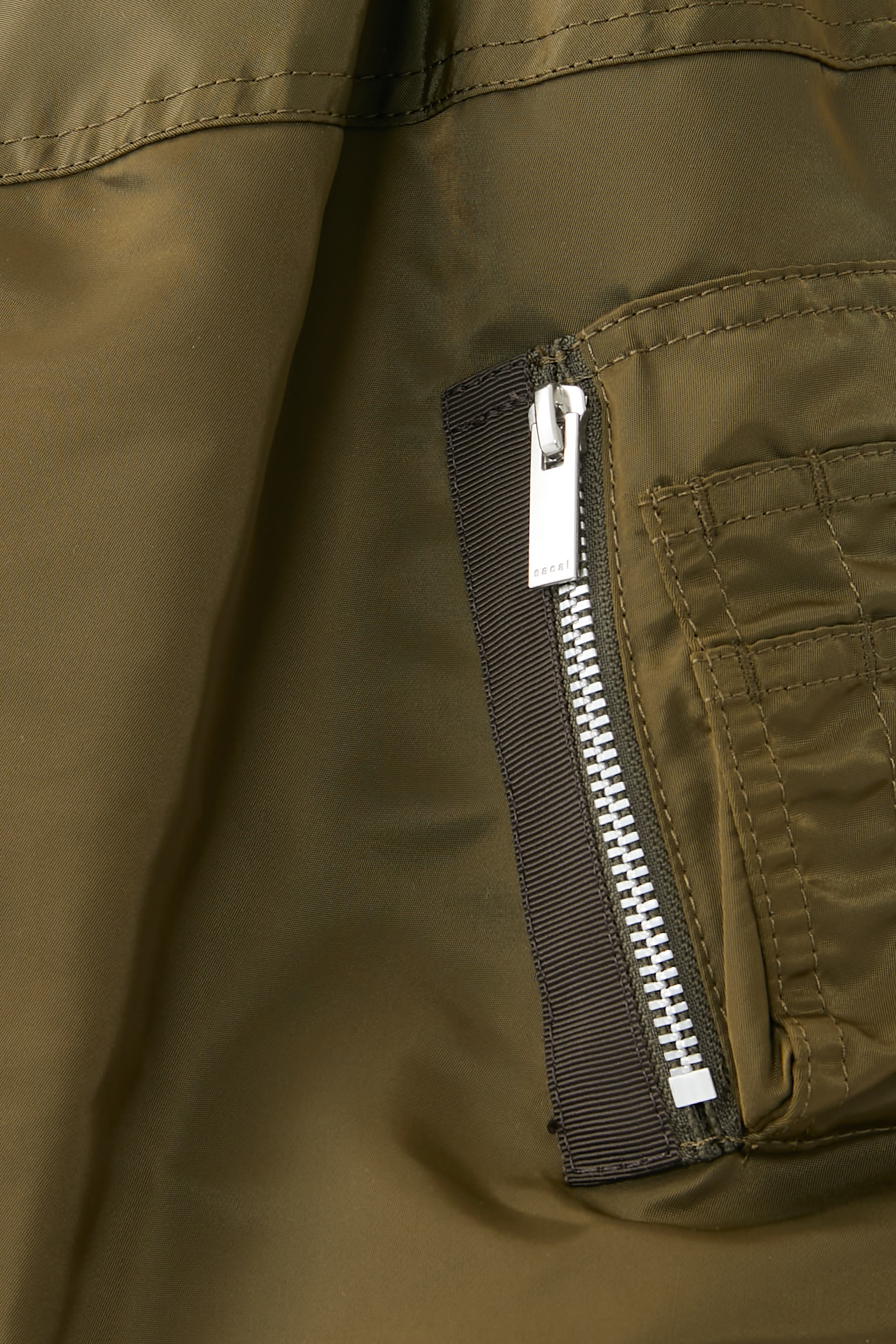 جاكيت نايلون تويل