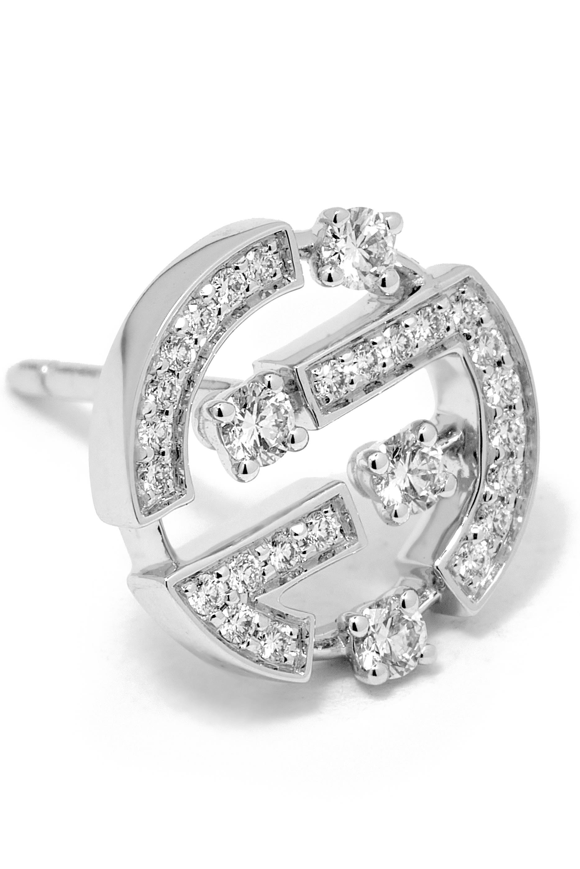 أقراط أفنيوز مرصعة بالماس ذهب أبيض عيار 18