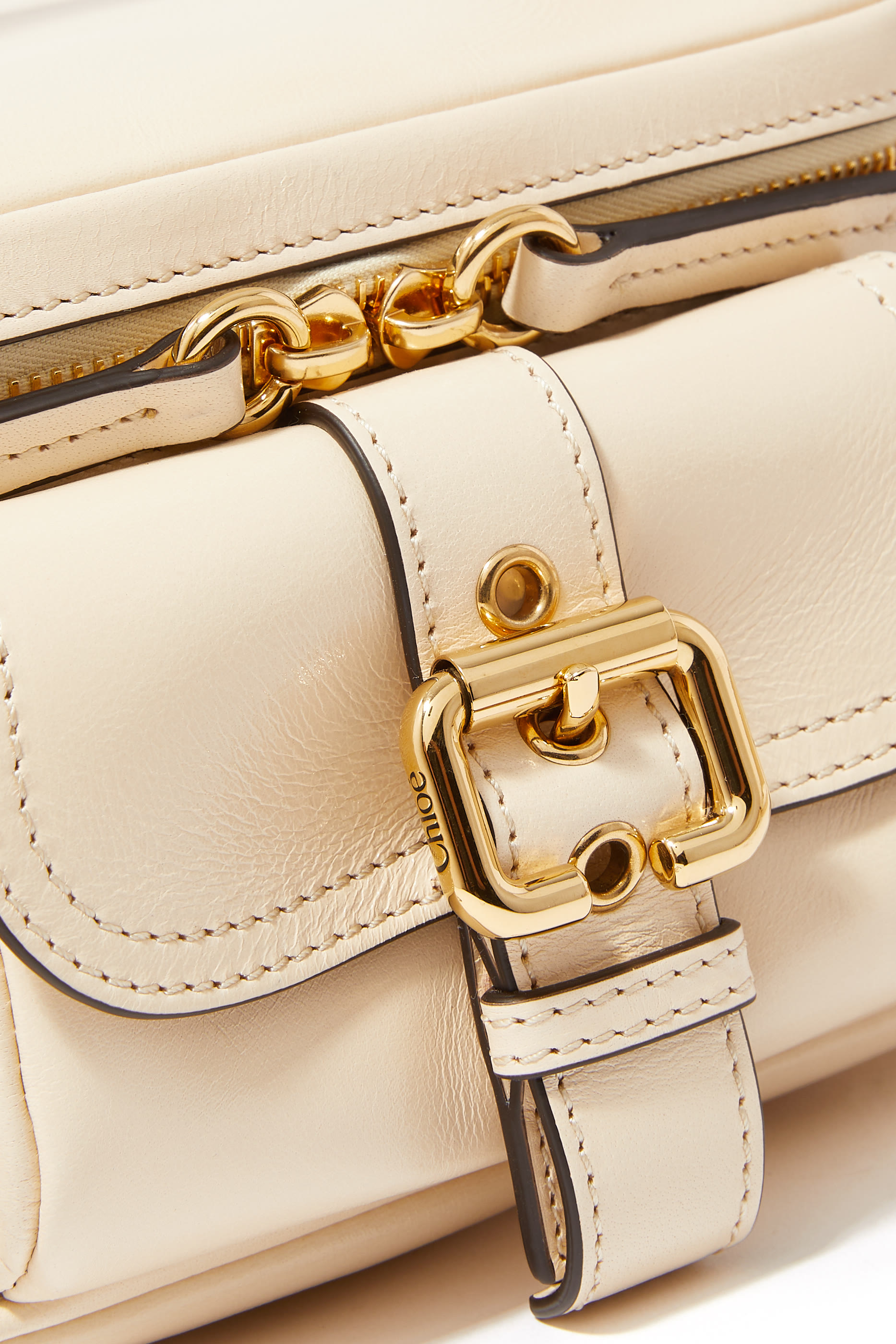 حقيبة كتف صغيرة مزدوجة بشعار الماركة