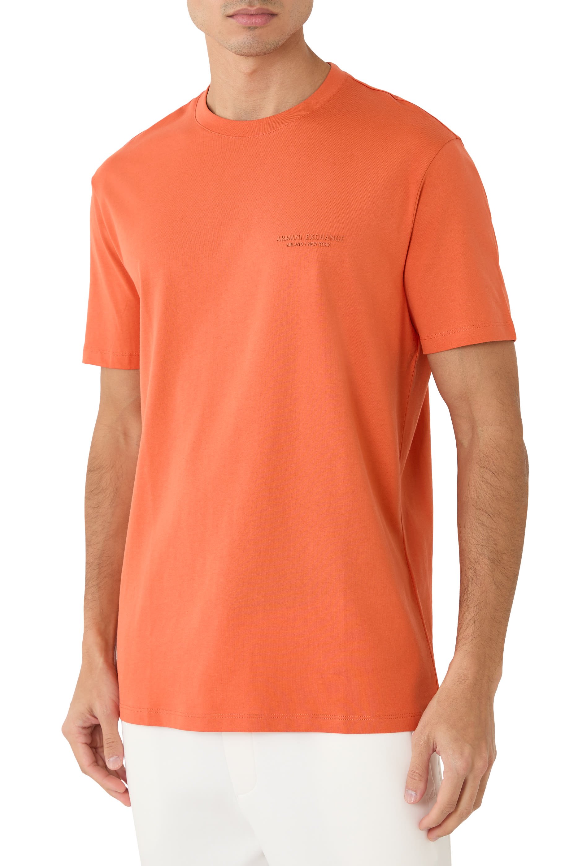 تيشيرت بقصة عادية وشعار الماركة