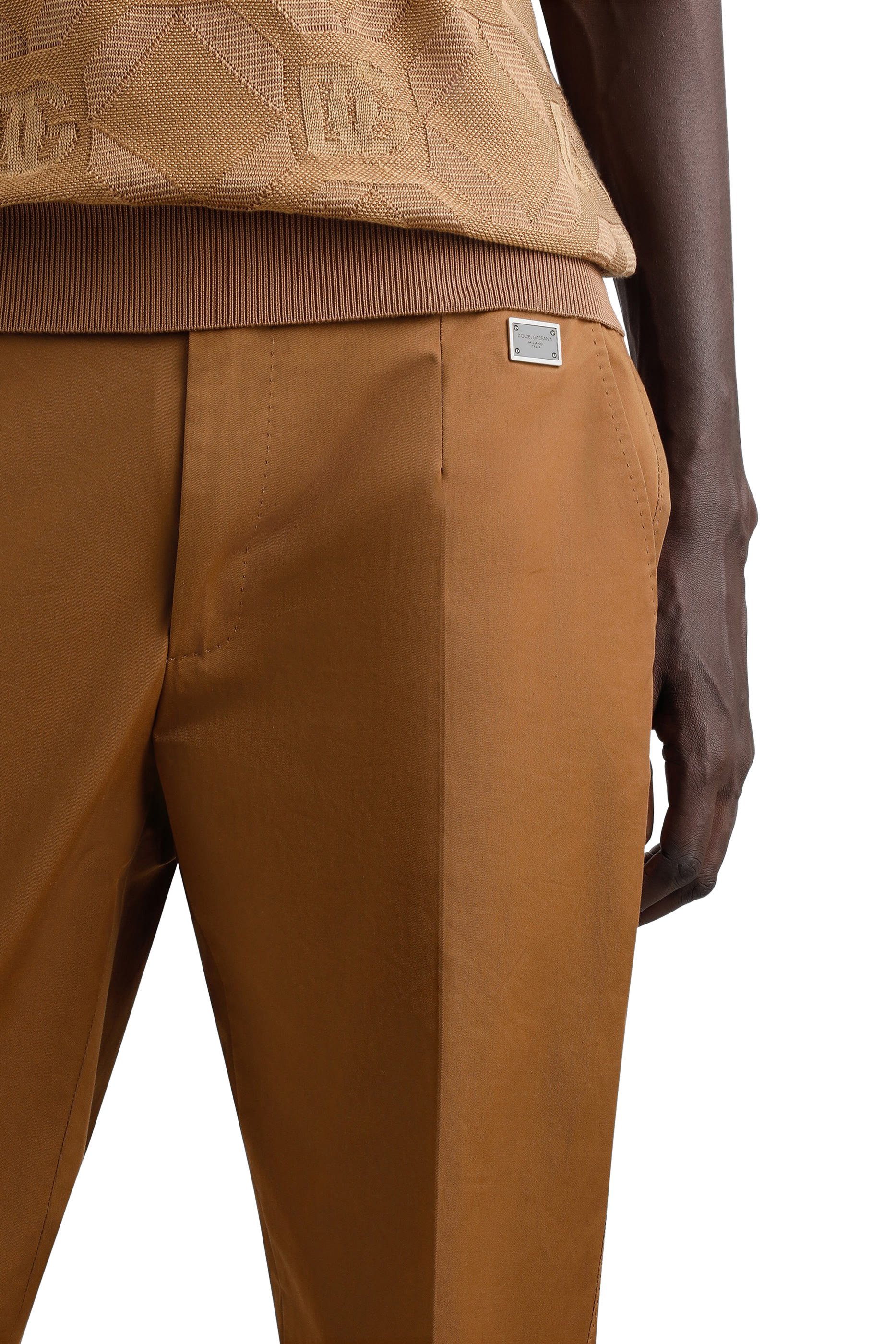 بنطال مزين بشعار الماركة