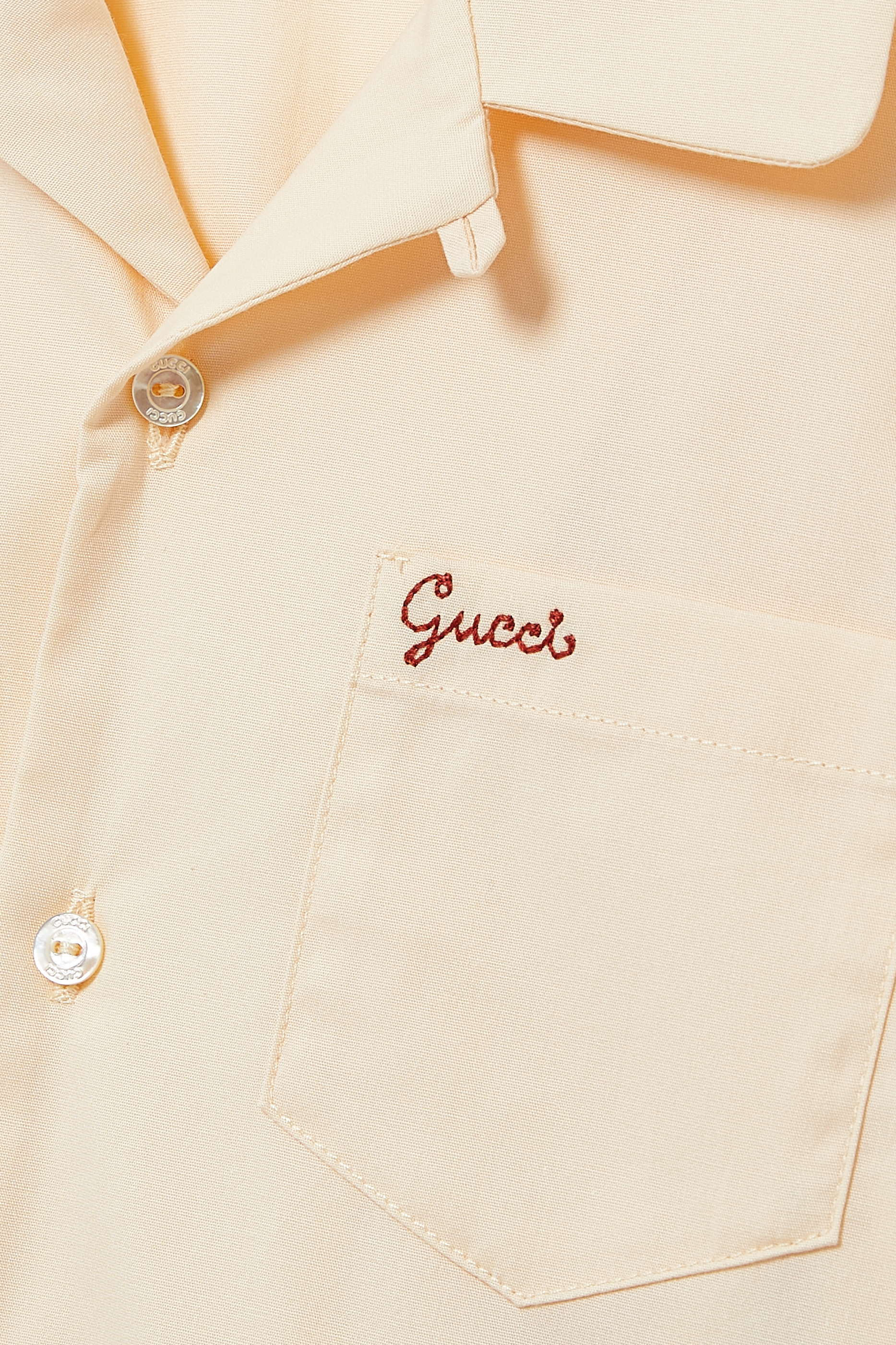 قميص بأزرار