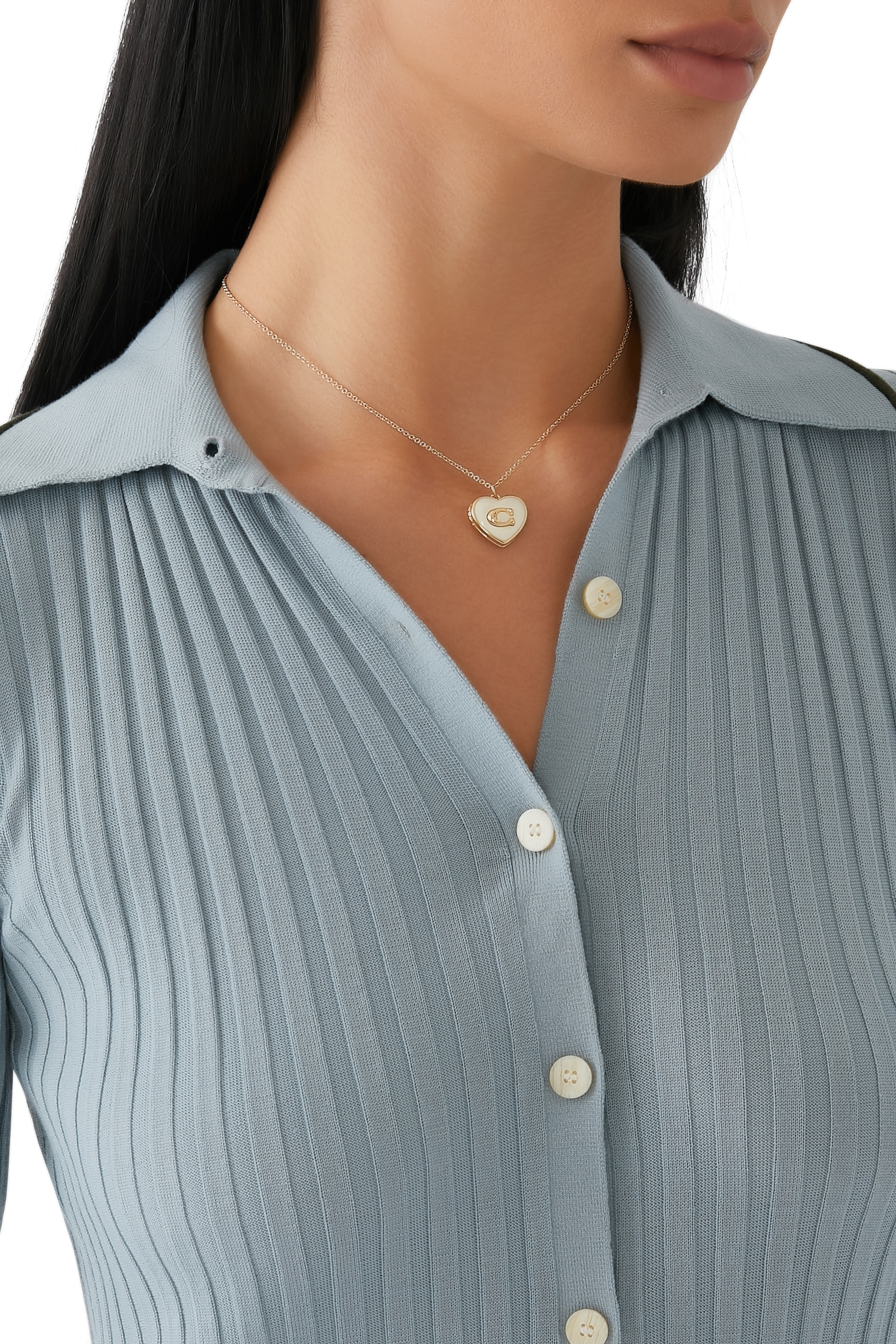 قلادة بقلب مطلي بالمينا