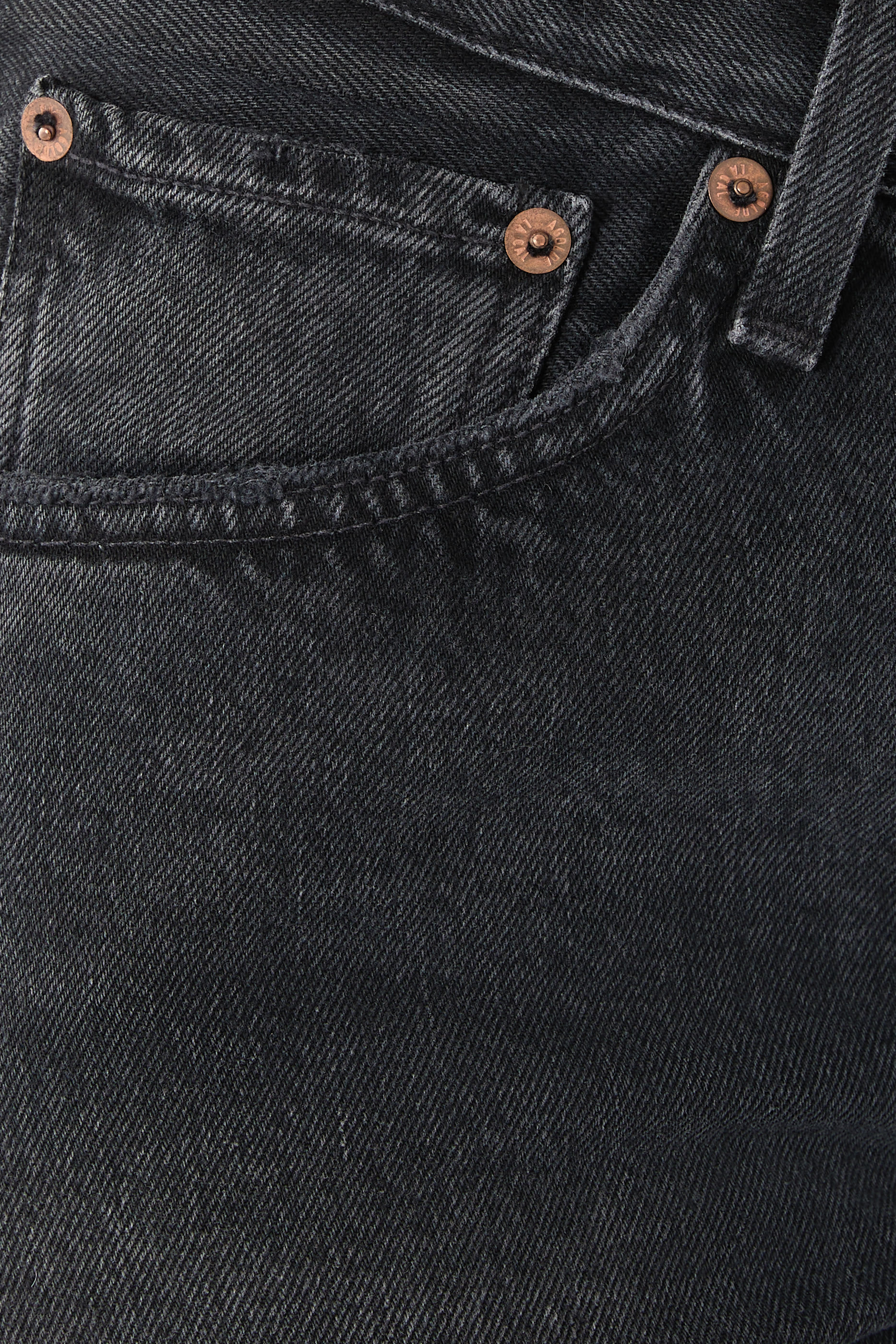 بنطال جينز كيلي بخصر على شكل حرف V