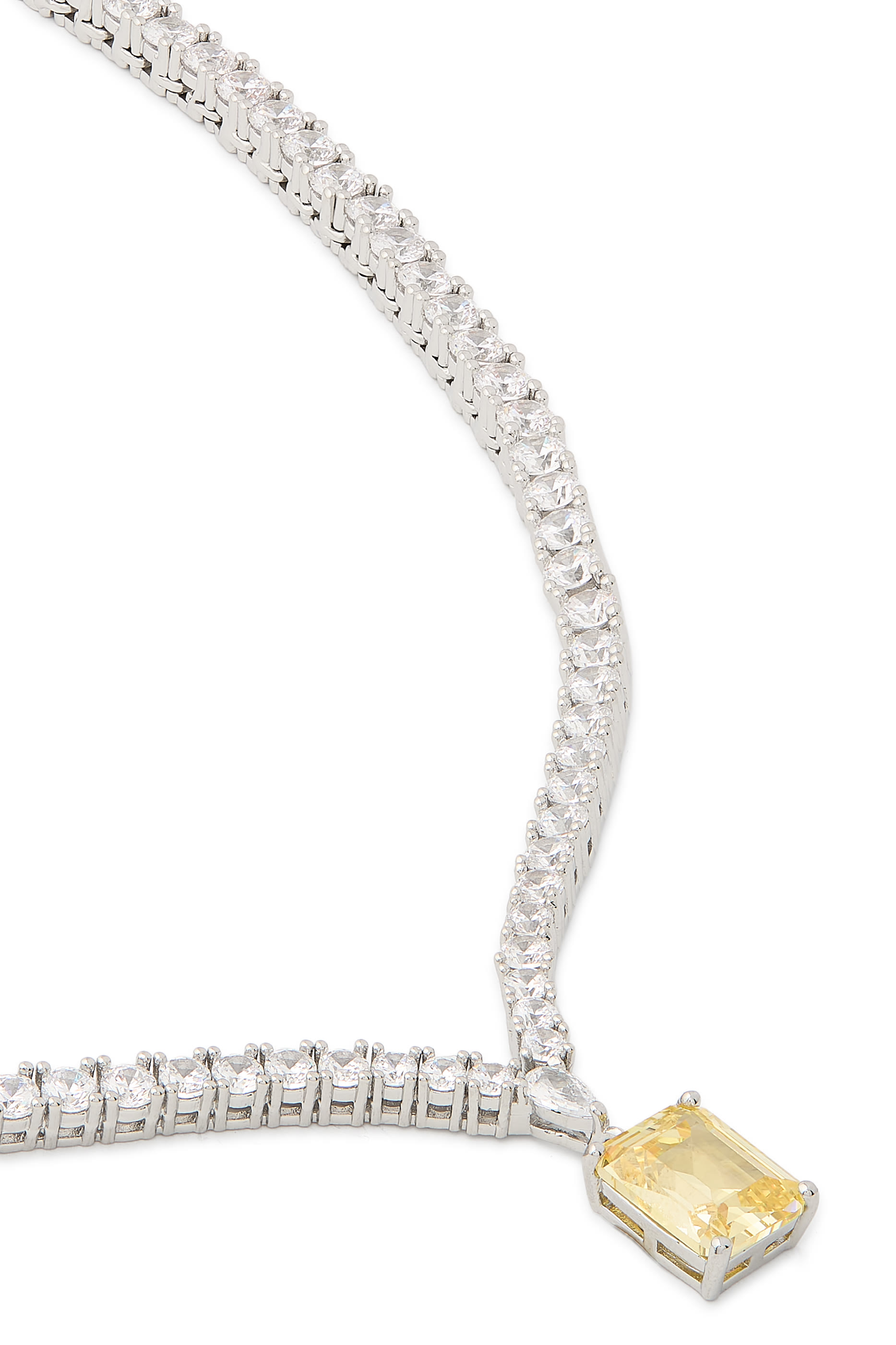 قلادة بدلاية مرصعة بالماس