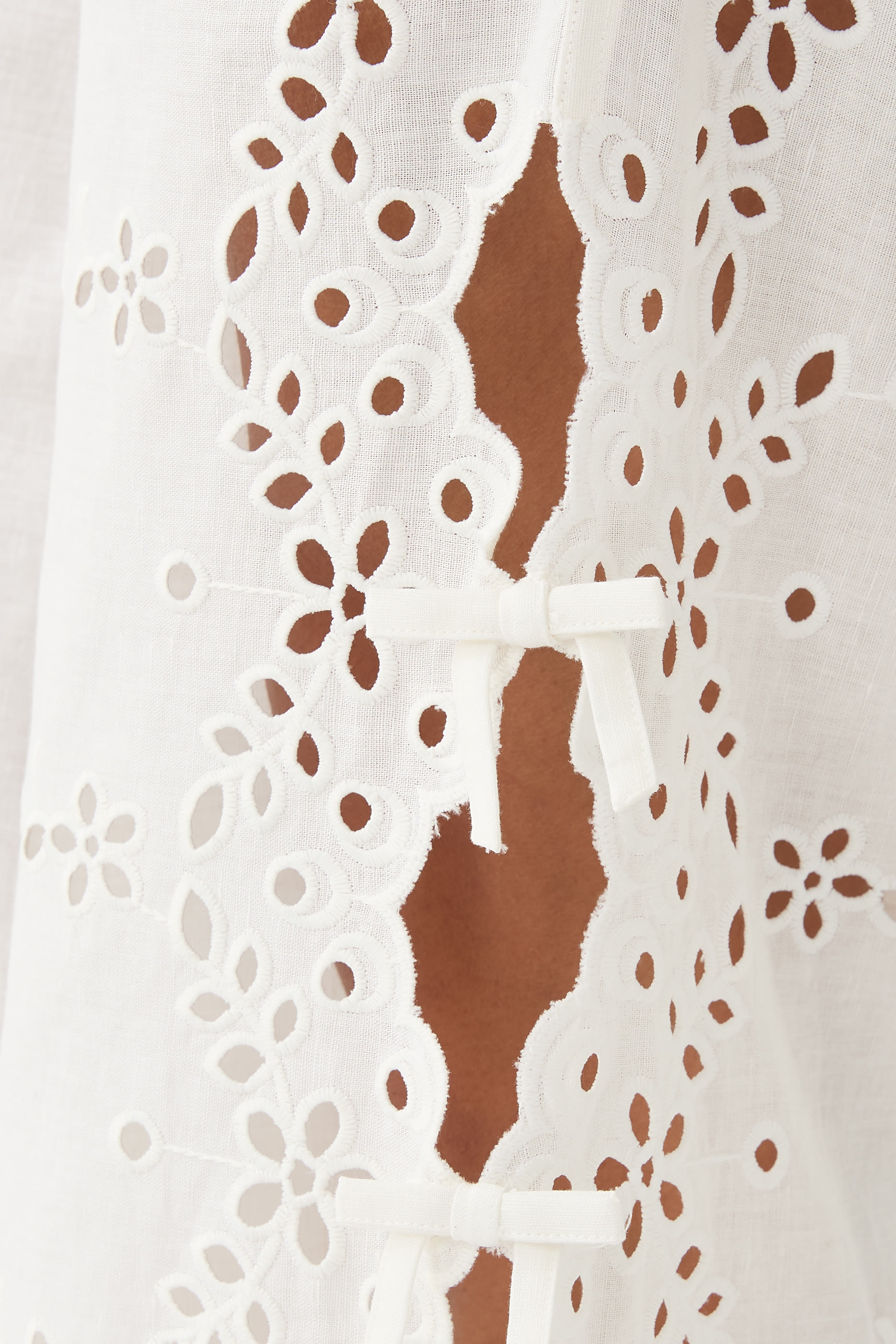 بنطال مطرز كتان