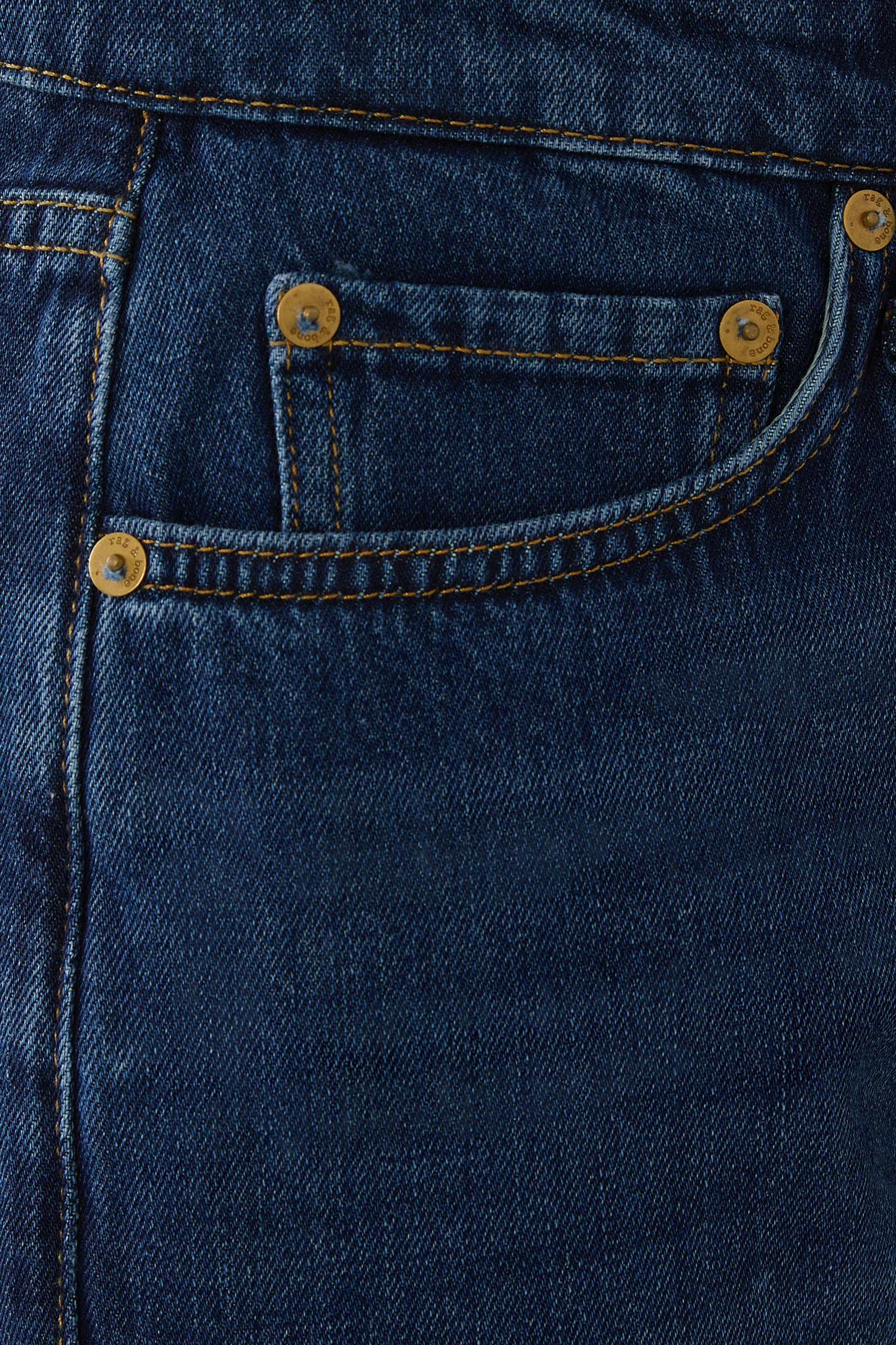 بنطال جينز لوغان بقصة ساق واسعة