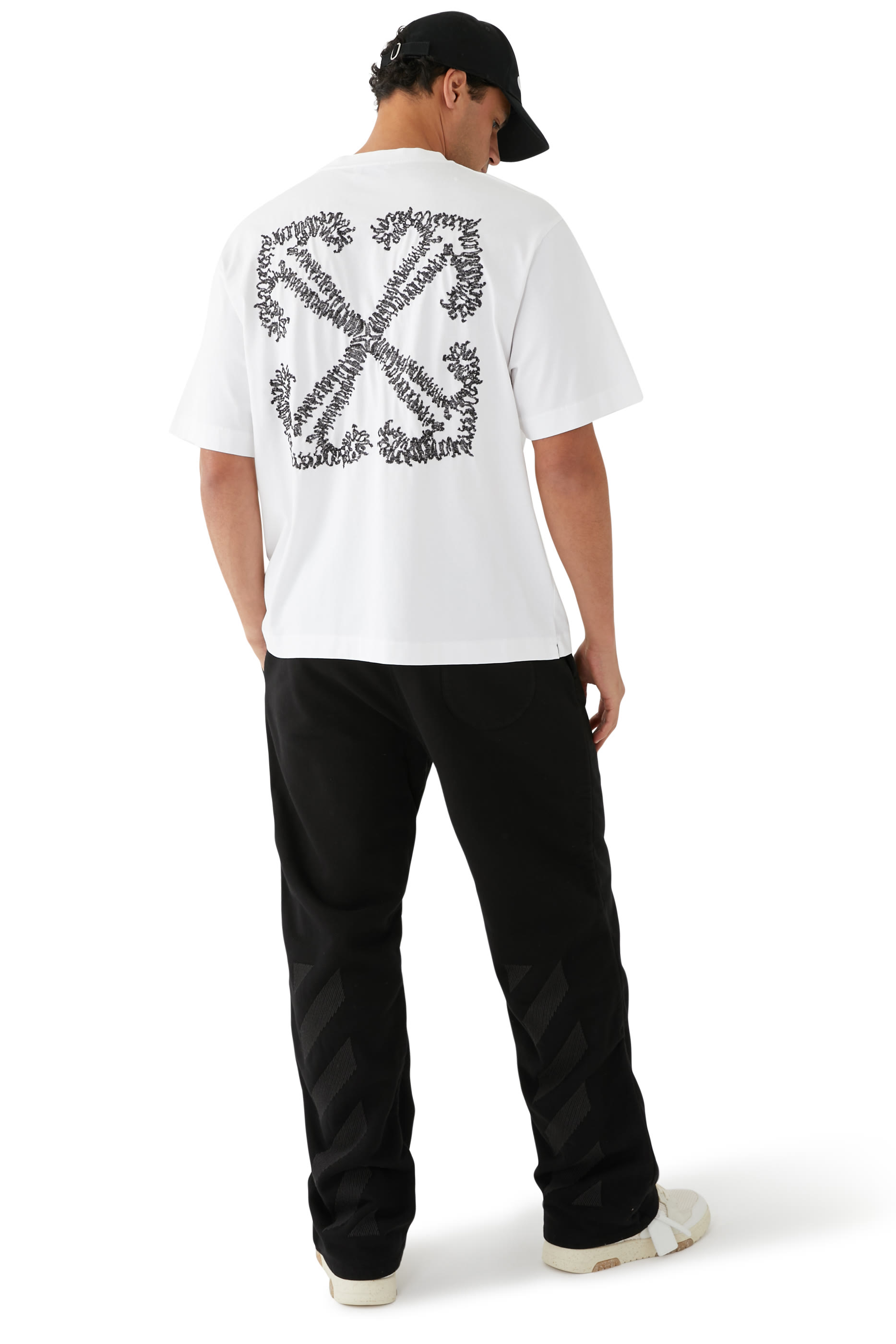 تيشيرت سكيت بطبعة الأسهم ووشم