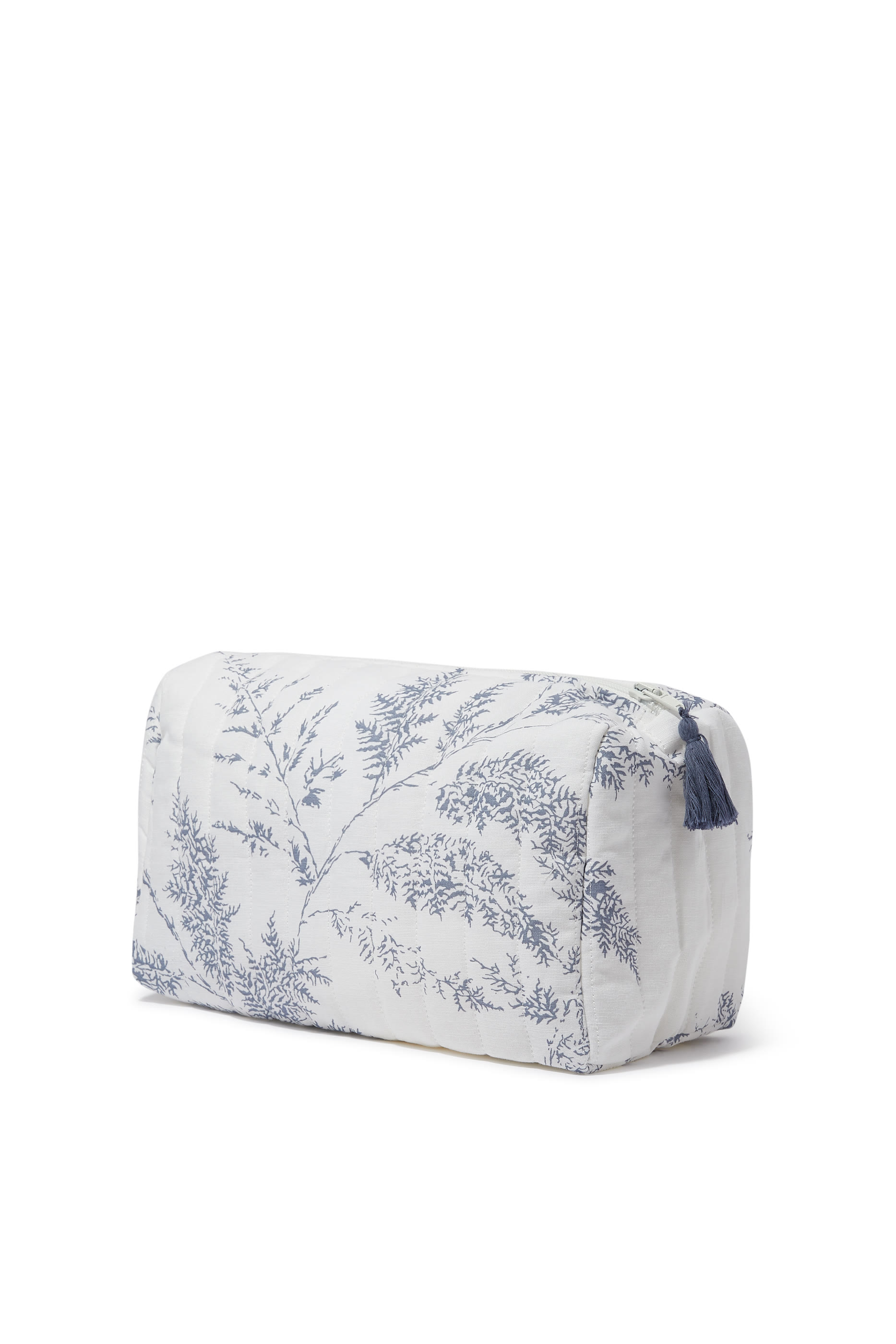 حقيبة مطرزة لمستحضرات العناية الشخصية