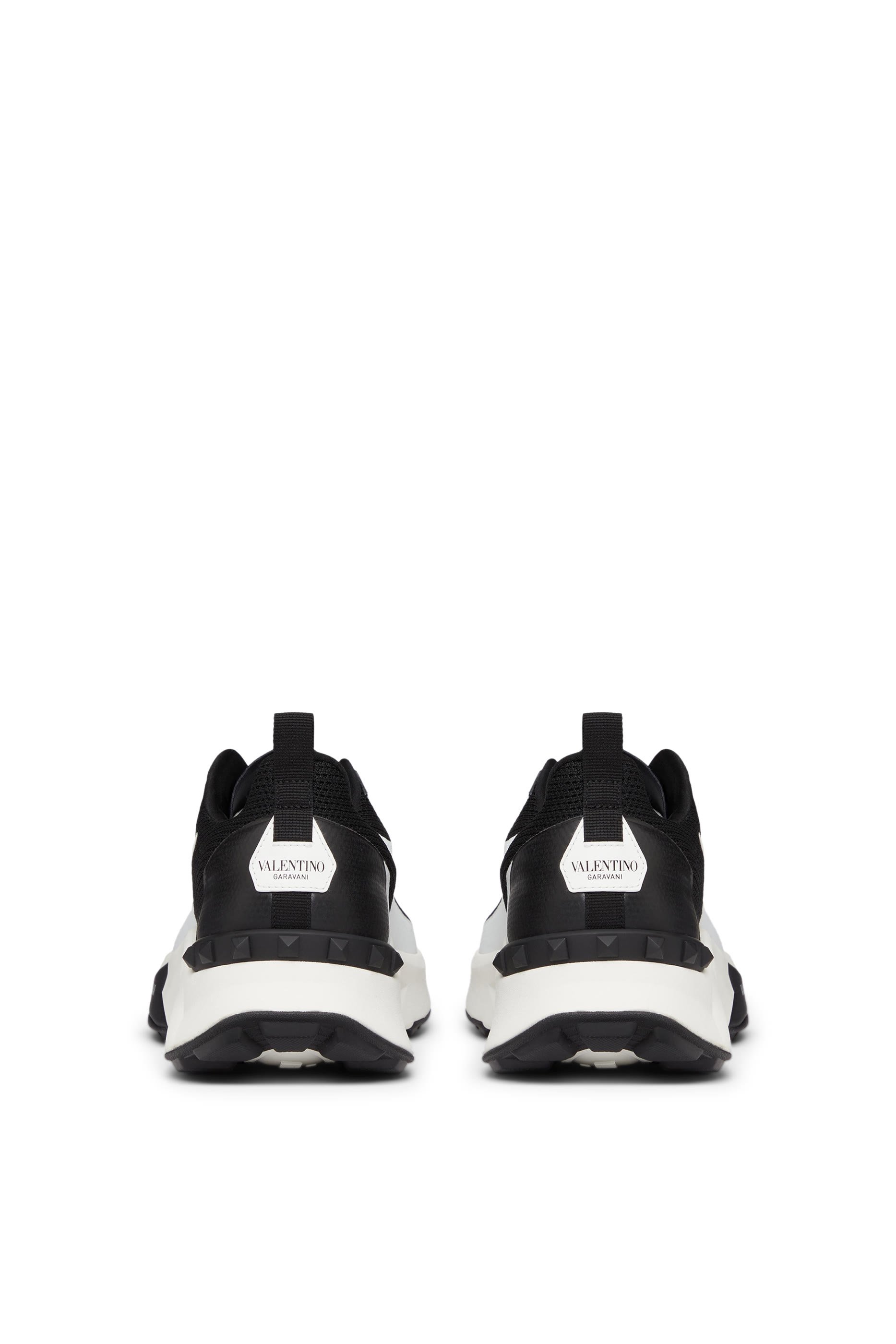 سنيكرز ترو آكت