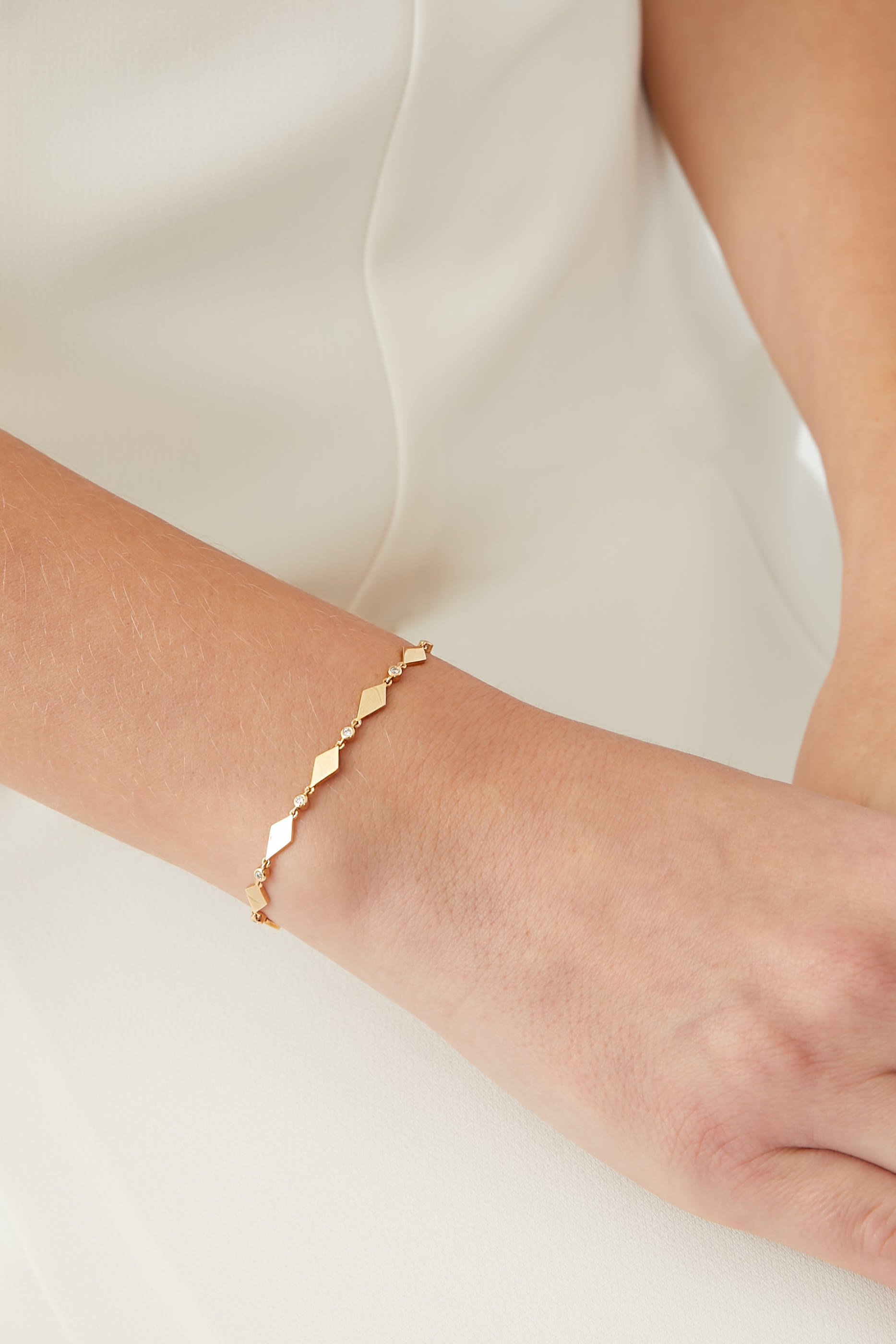 سوار موزاييك مرصع بالماس ذهب أصفر عيار 18