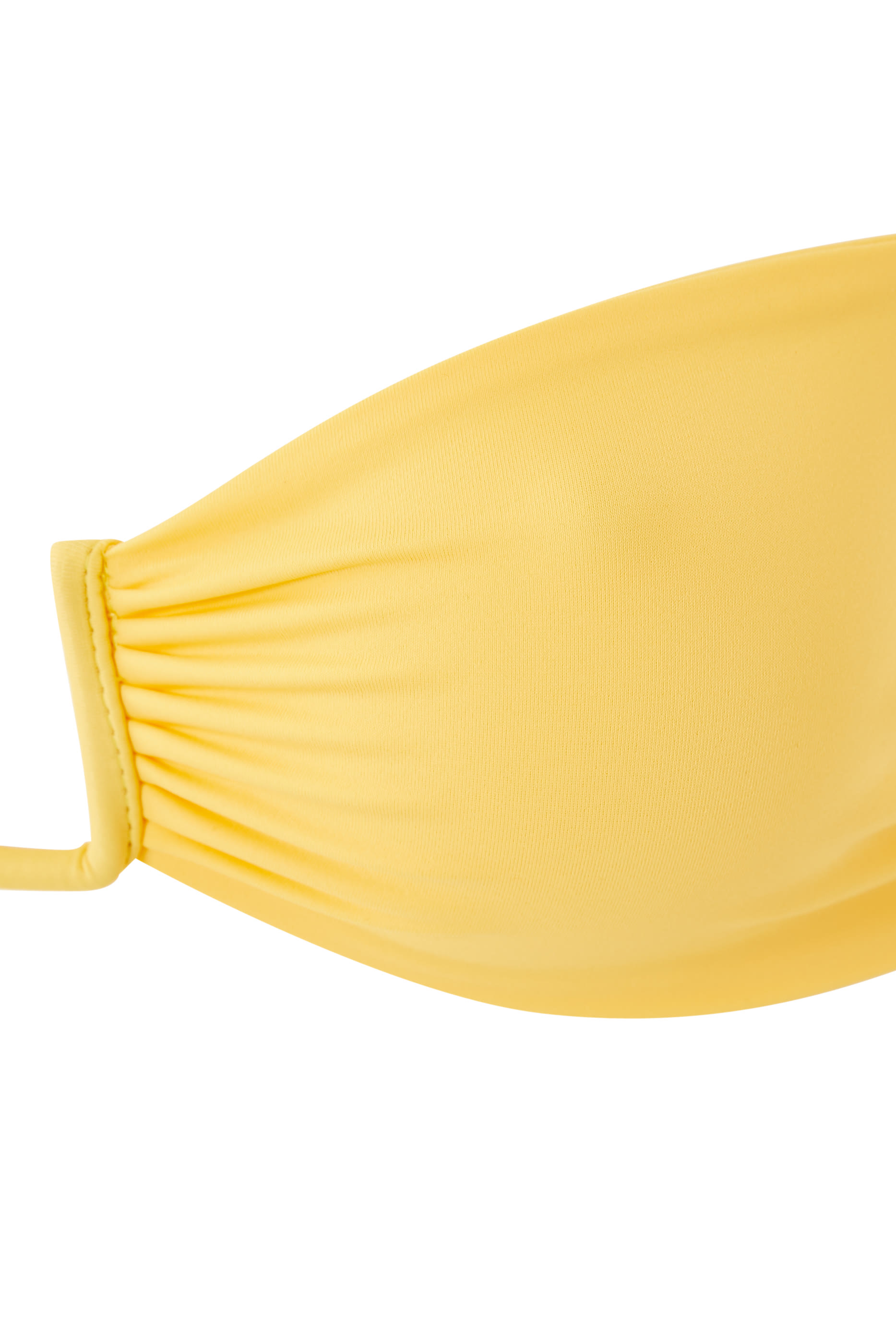 قطعة بيكيني علوية كان بأربطة في الخلف