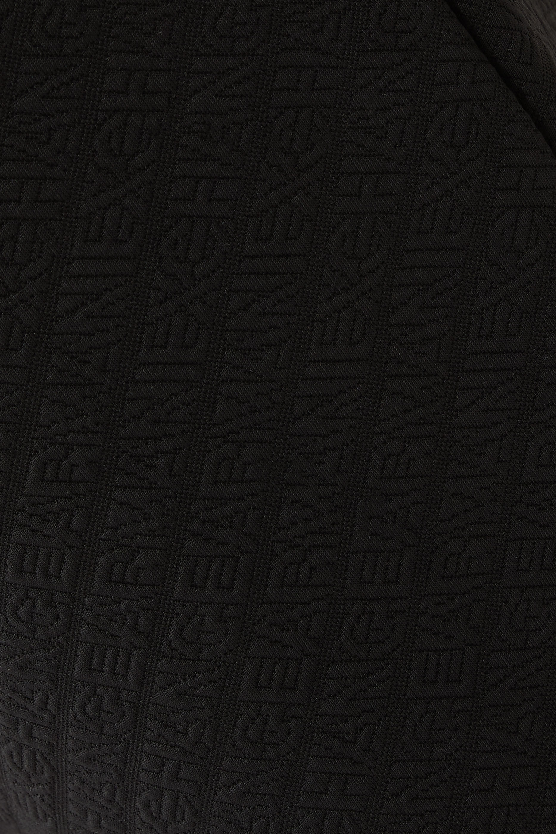 شورت بشعار الماركة بالكامل