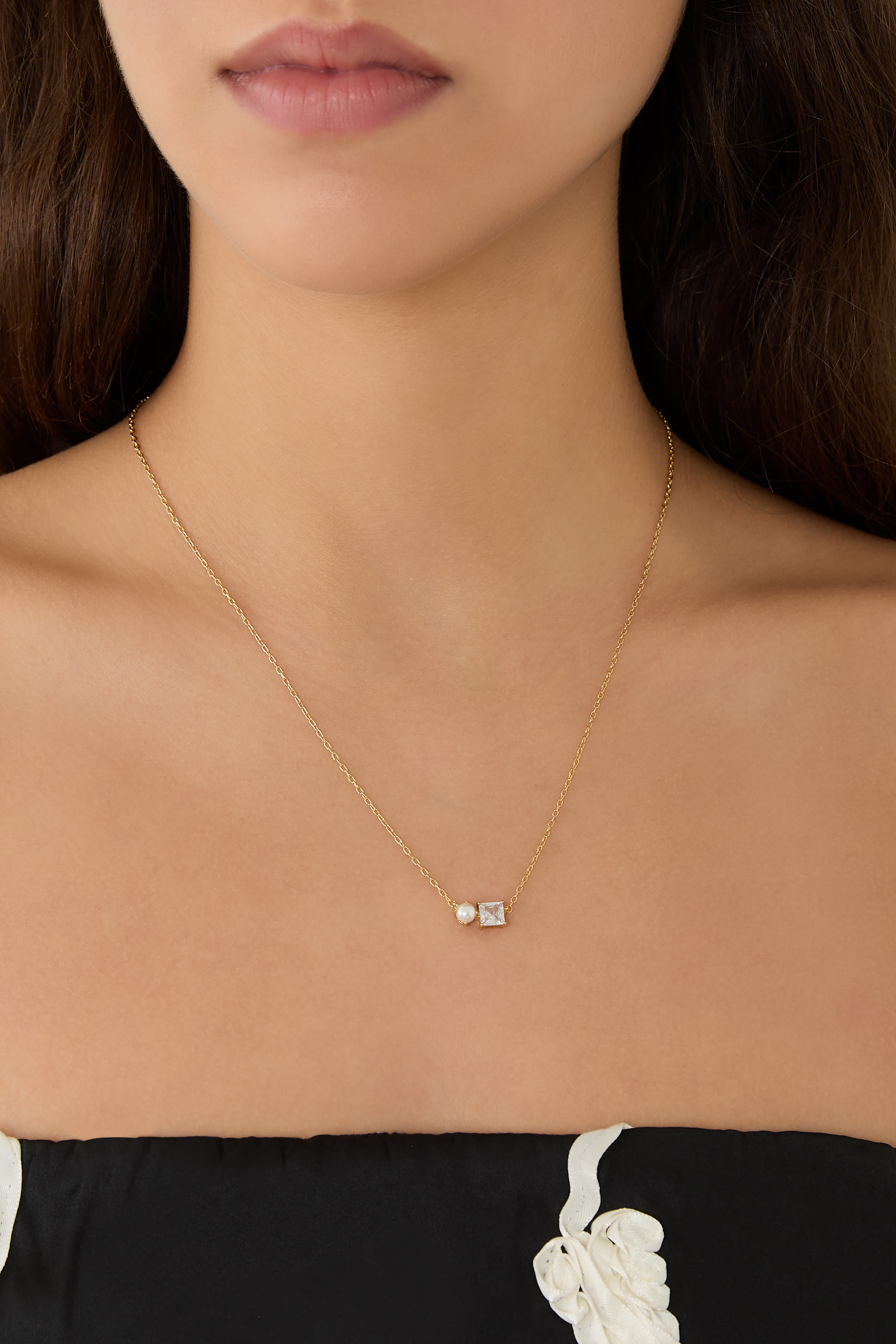 قلادة فيكتوريا مرصعة بلؤلؤ وأحجار زجاجية، معدن مطلي ستانلس ستيل 