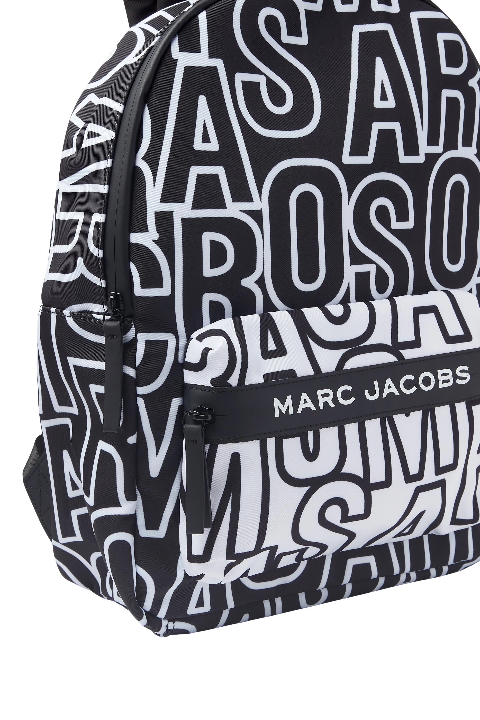 حقيبة ظهر بنقشة غرافيكية للأطفال