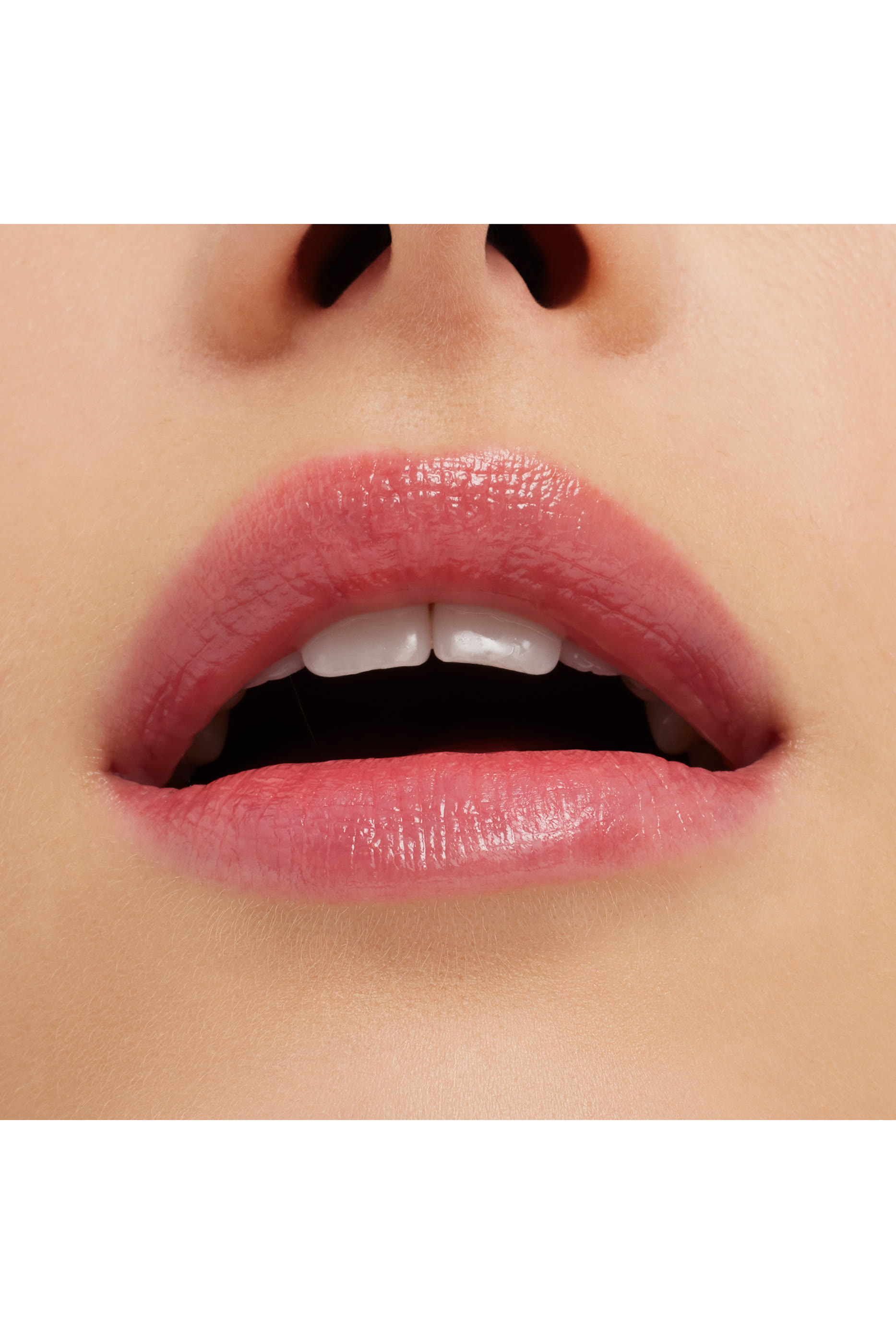 مرطب شفاه جلو بلاي