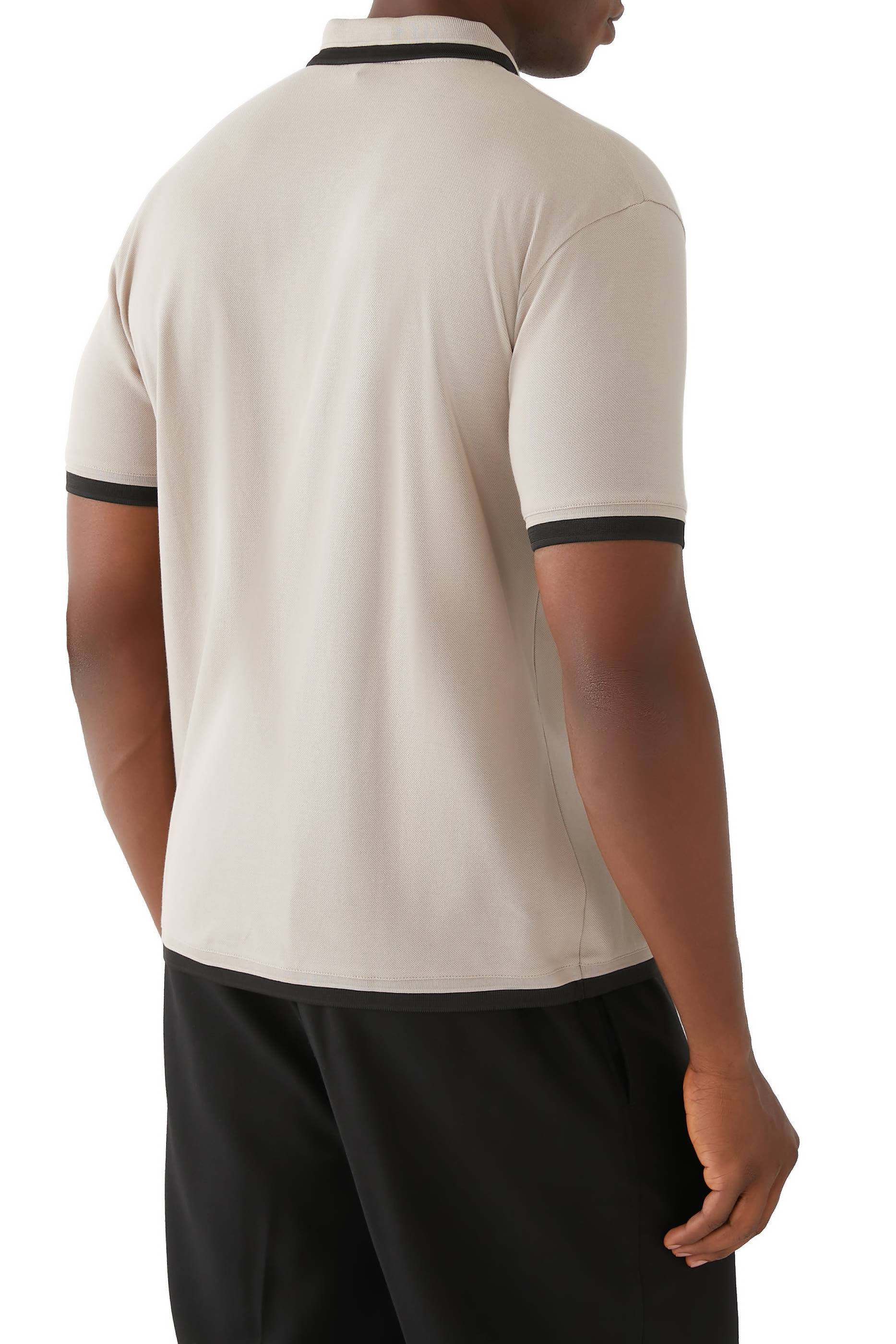 قميص بولو بنصف سحاب