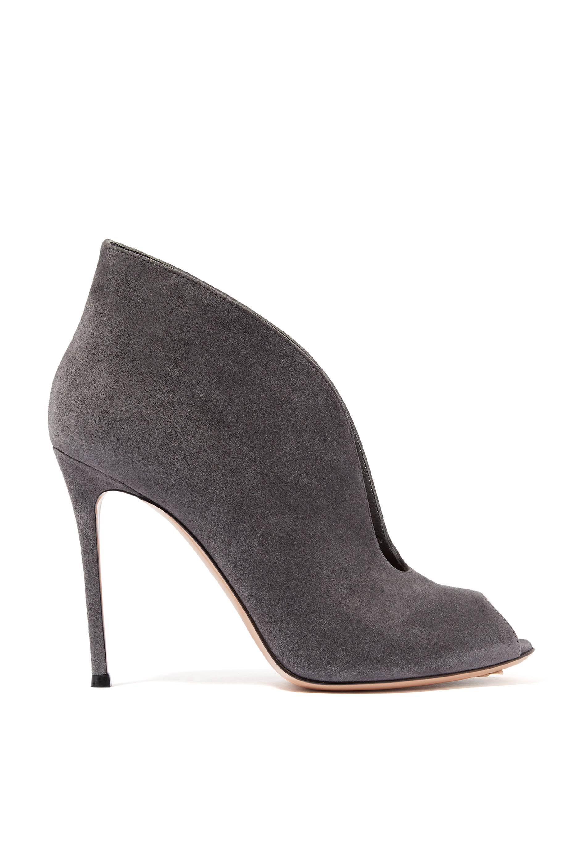 حذاء شمواه فوق الكاحل بمقدمة مقوسة