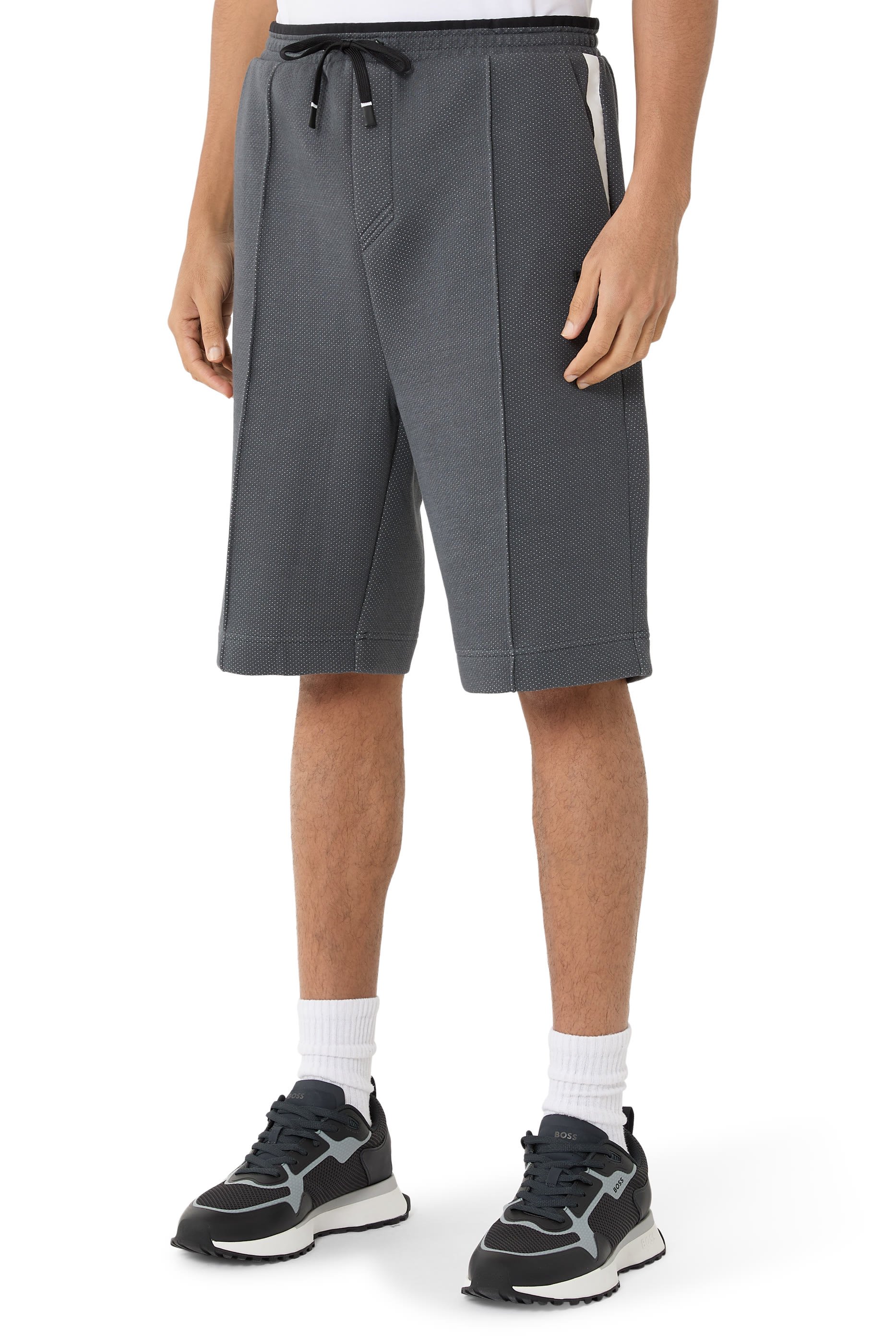 شورت بقصة مريحة بتصميم مبطن جاكار