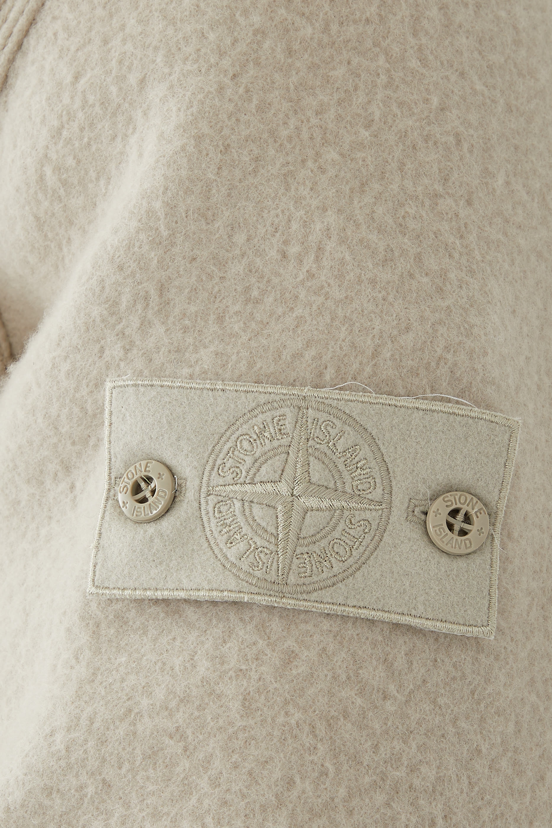 جاكيت بشعار الماركة