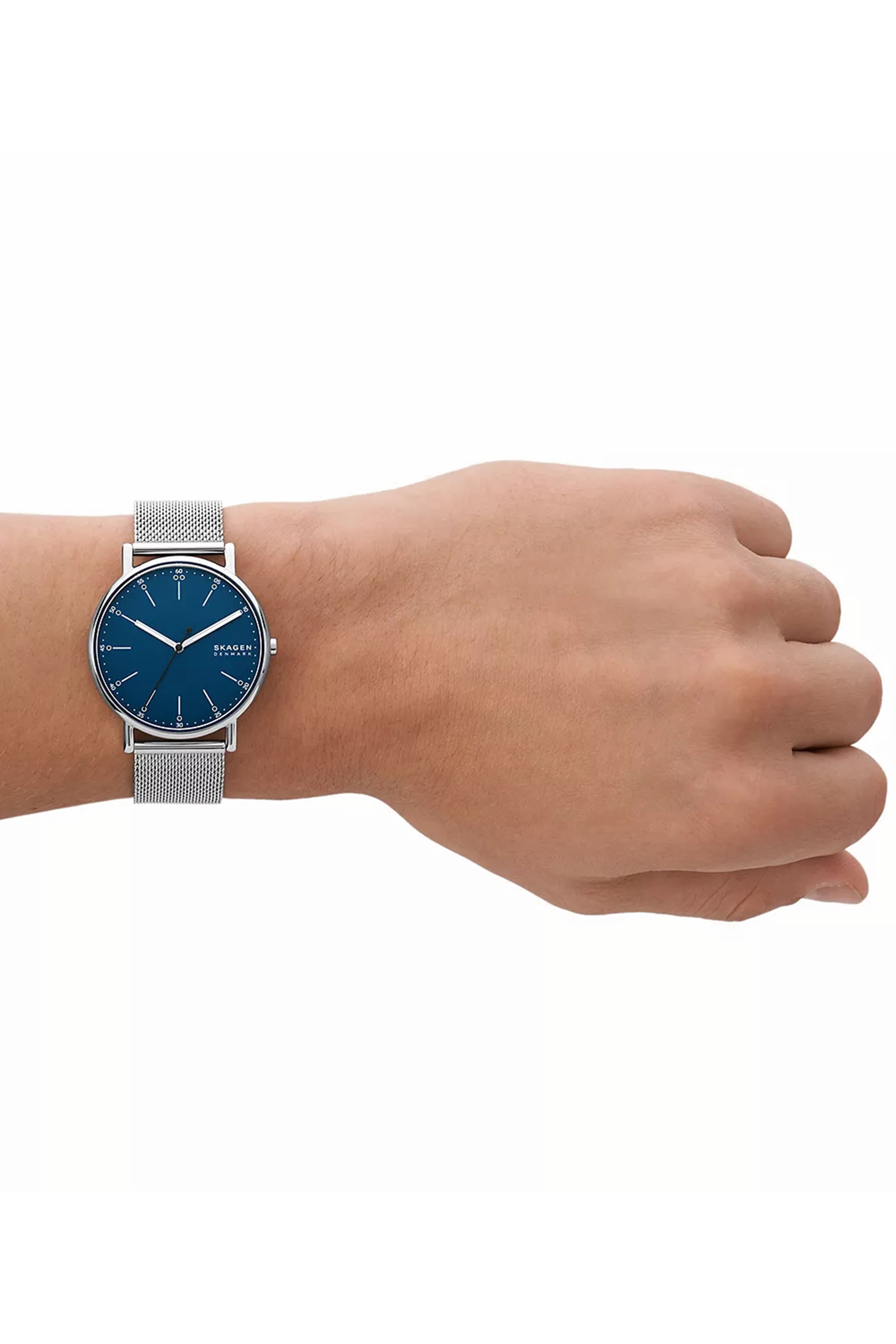 ساعة ستانلس ستيل بشعار الماركة وثلاث عقارب وسوار شبكي