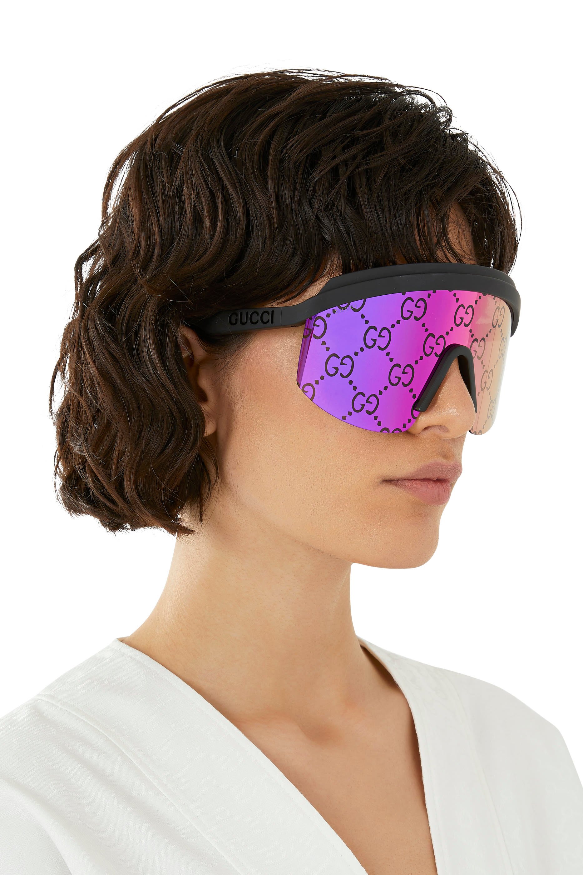 نظارة شمسية بإطار قناع وعدسات مزينة بحرفي شعار الماركة