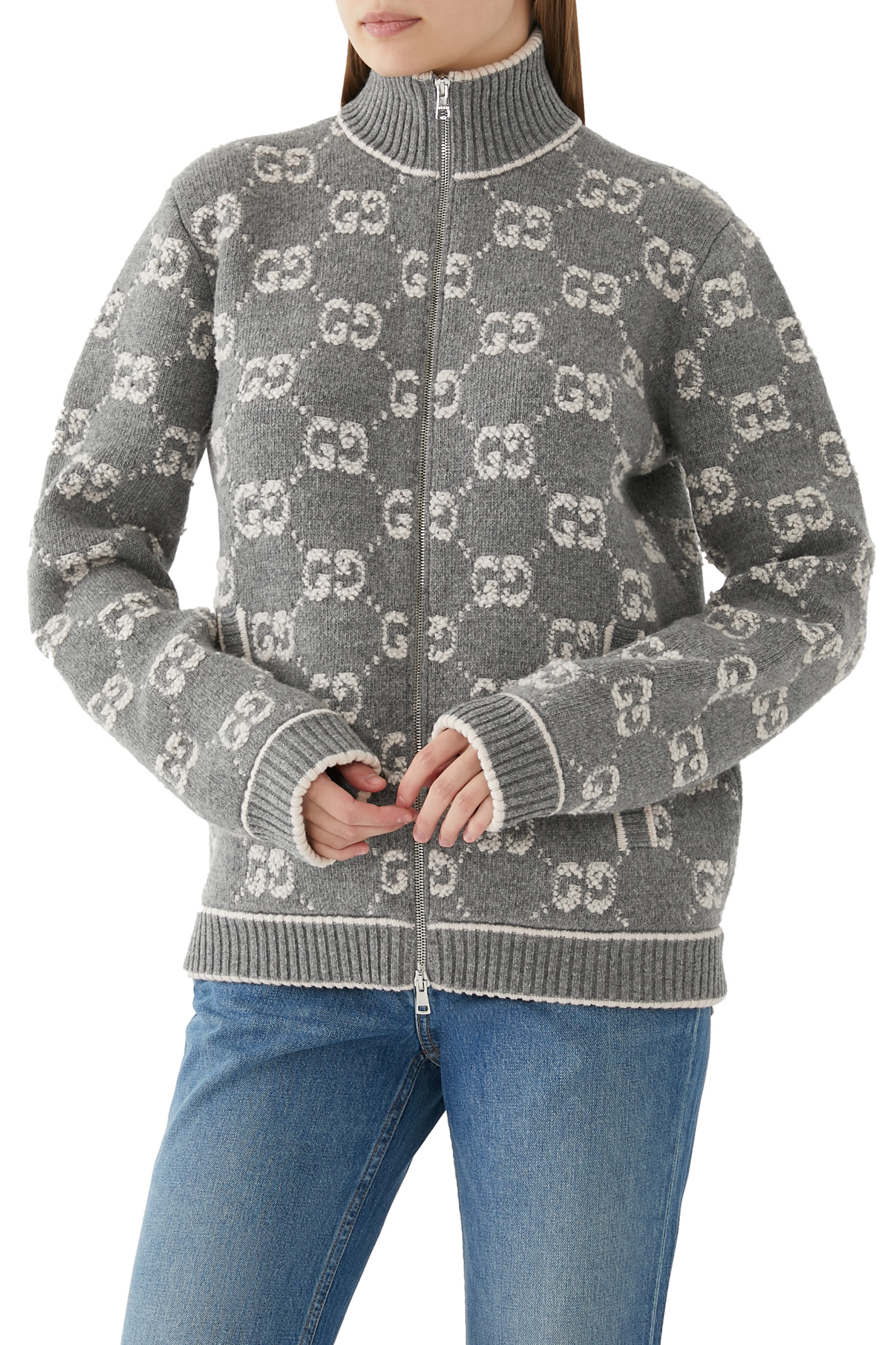 كارديجان بوكليه بحياكة جاكار بحرفي شعار الماركة