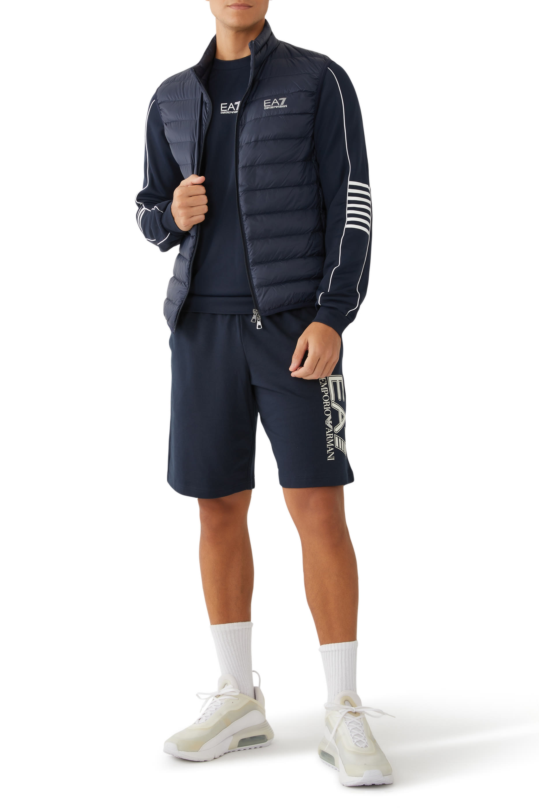 شورت بشعار الماركة