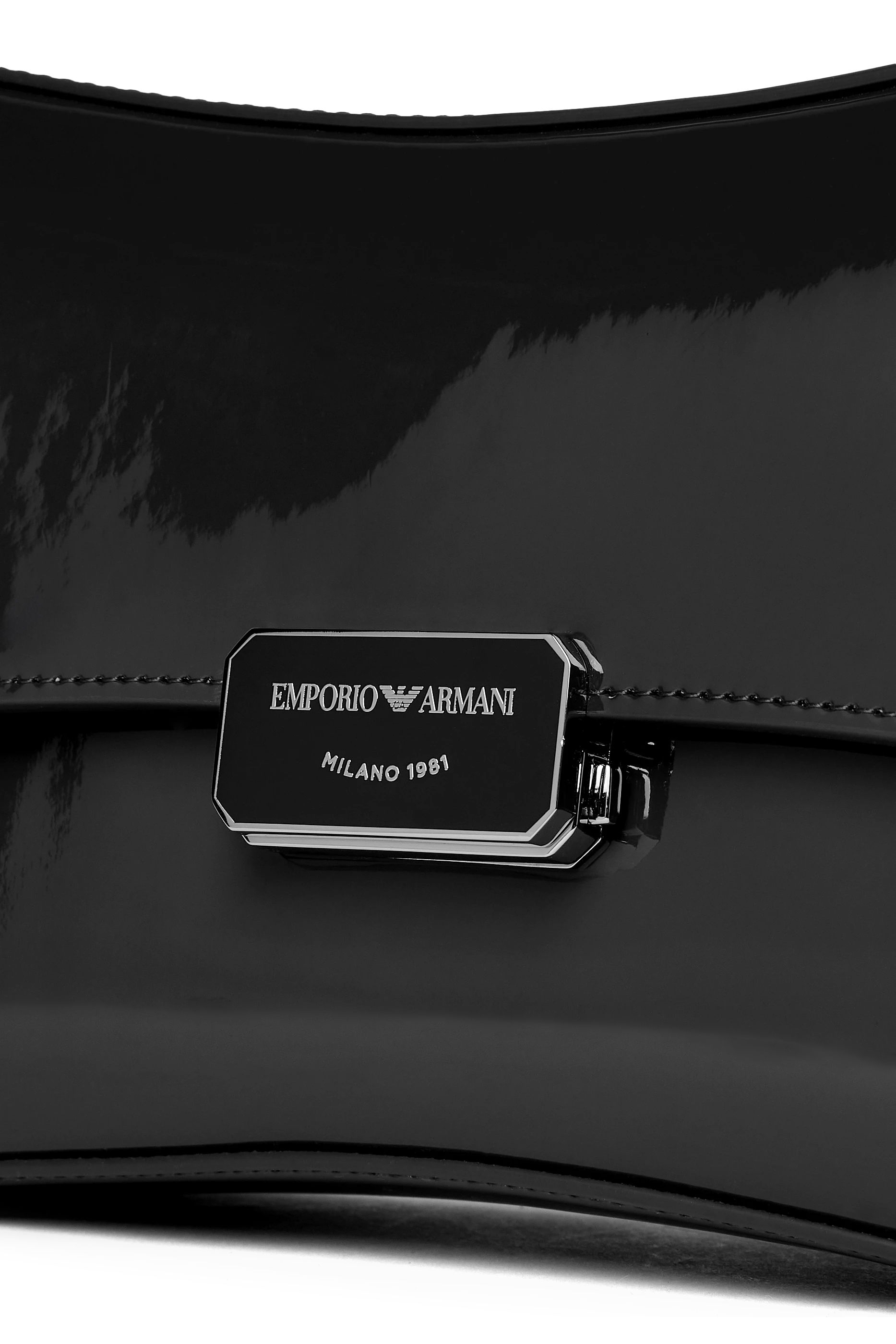 حقيبة كتف بلمسة لامعة